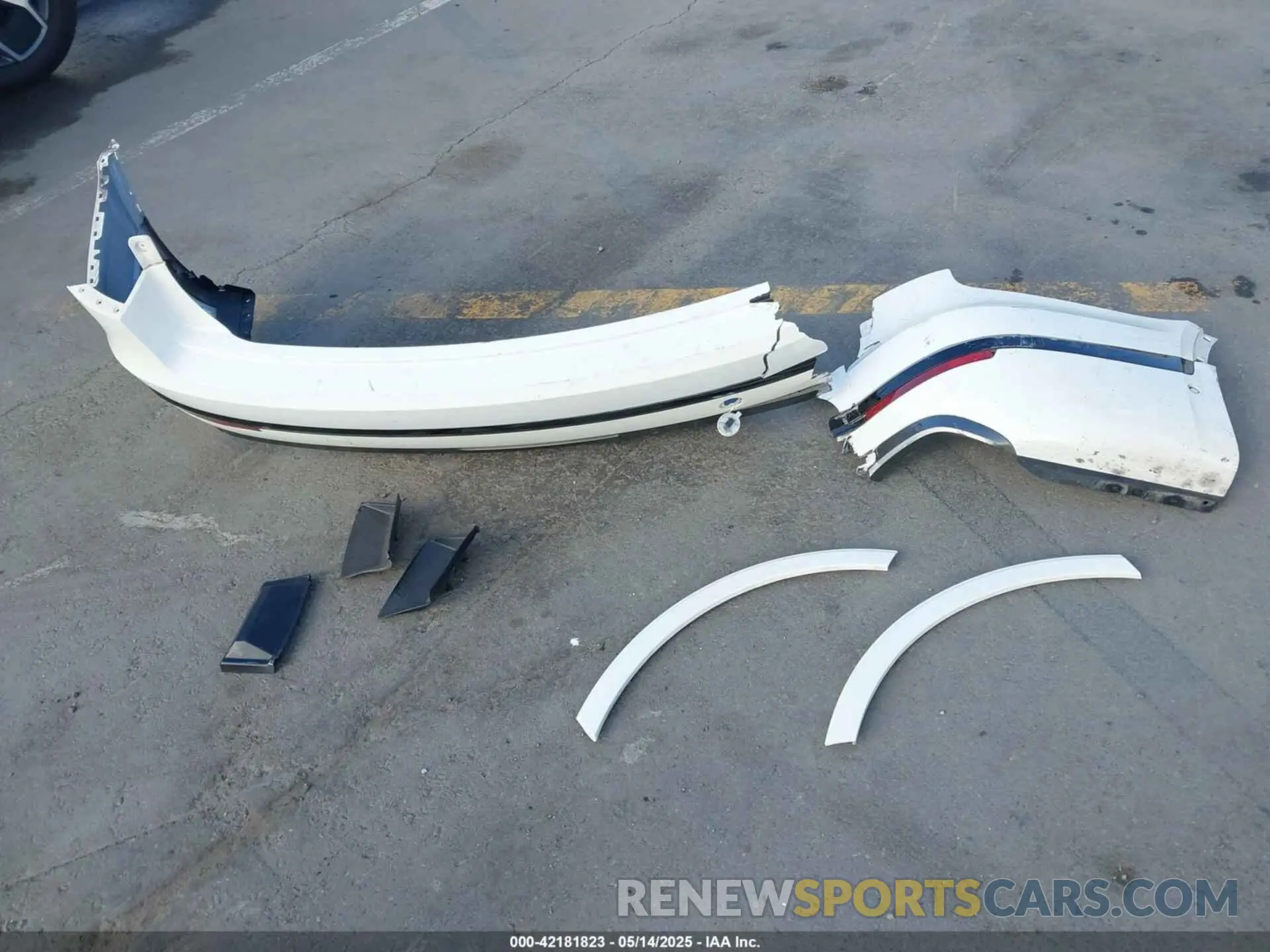 12 Photograph of a damaged car SJAAM2ZV5KC026308 BENTLEY BENTAYGA 2019