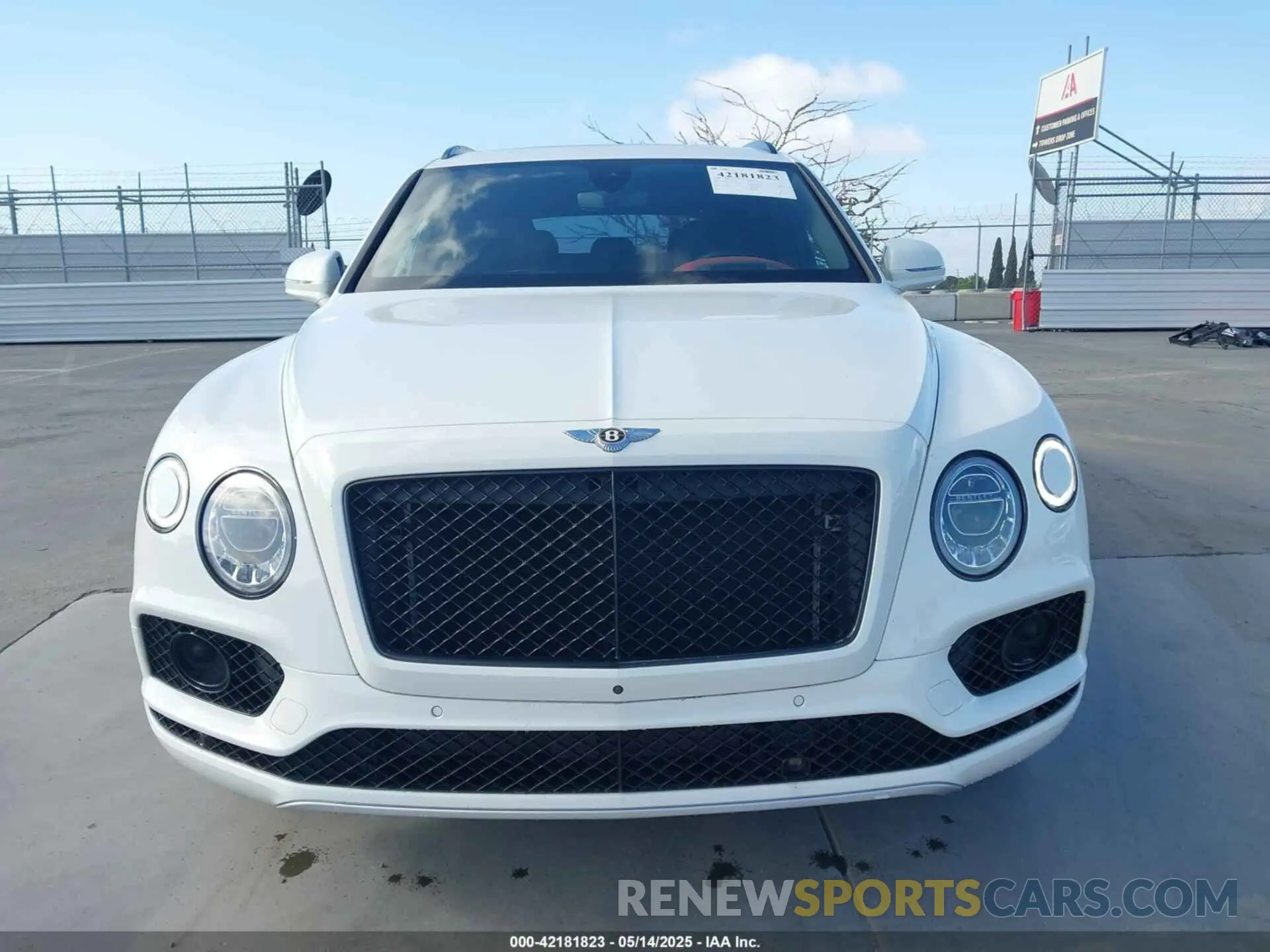 13 Photograph of a damaged car SJAAM2ZV5KC026308 BENTLEY BENTAYGA 2019
