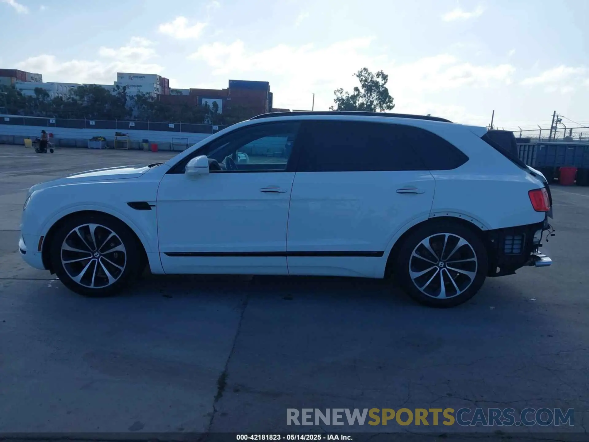 15 Photograph of a damaged car SJAAM2ZV5KC026308 BENTLEY BENTAYGA 2019