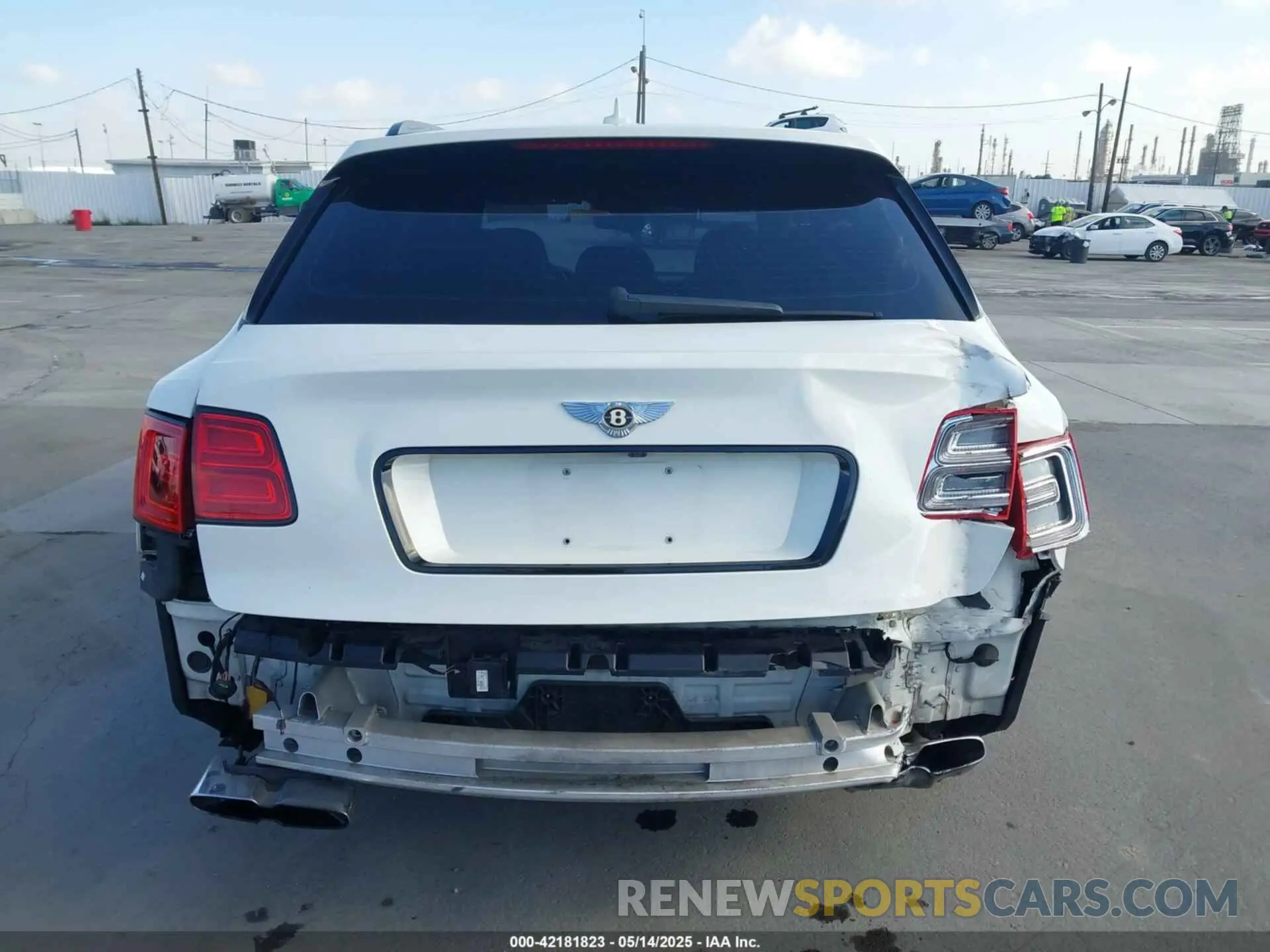 17 Photograph of a damaged car SJAAM2ZV5KC026308 BENTLEY BENTAYGA 2019