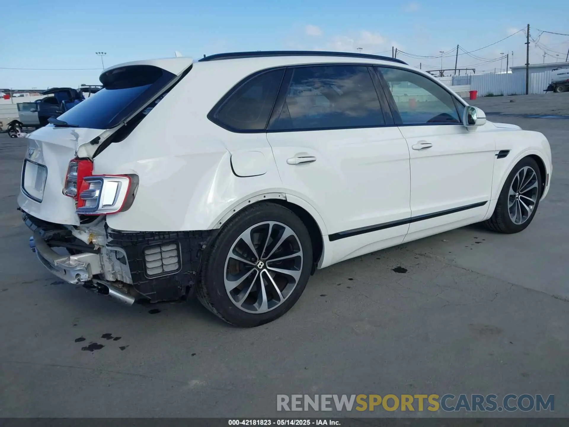 4 Photograph of a damaged car SJAAM2ZV5KC026308 BENTLEY BENTAYGA 2019