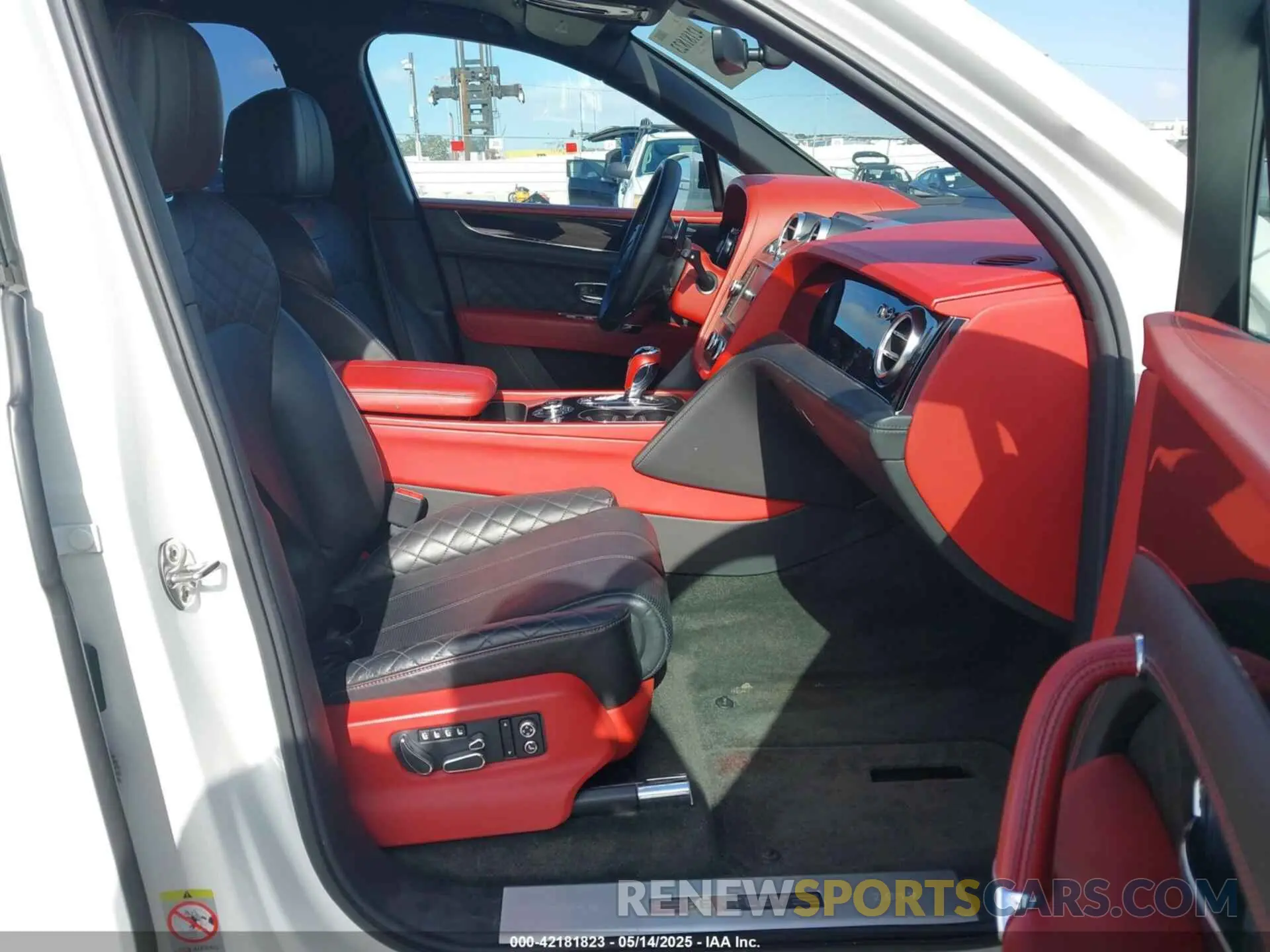 5 Photograph of a damaged car SJAAM2ZV5KC026308 BENTLEY BENTAYGA 2019