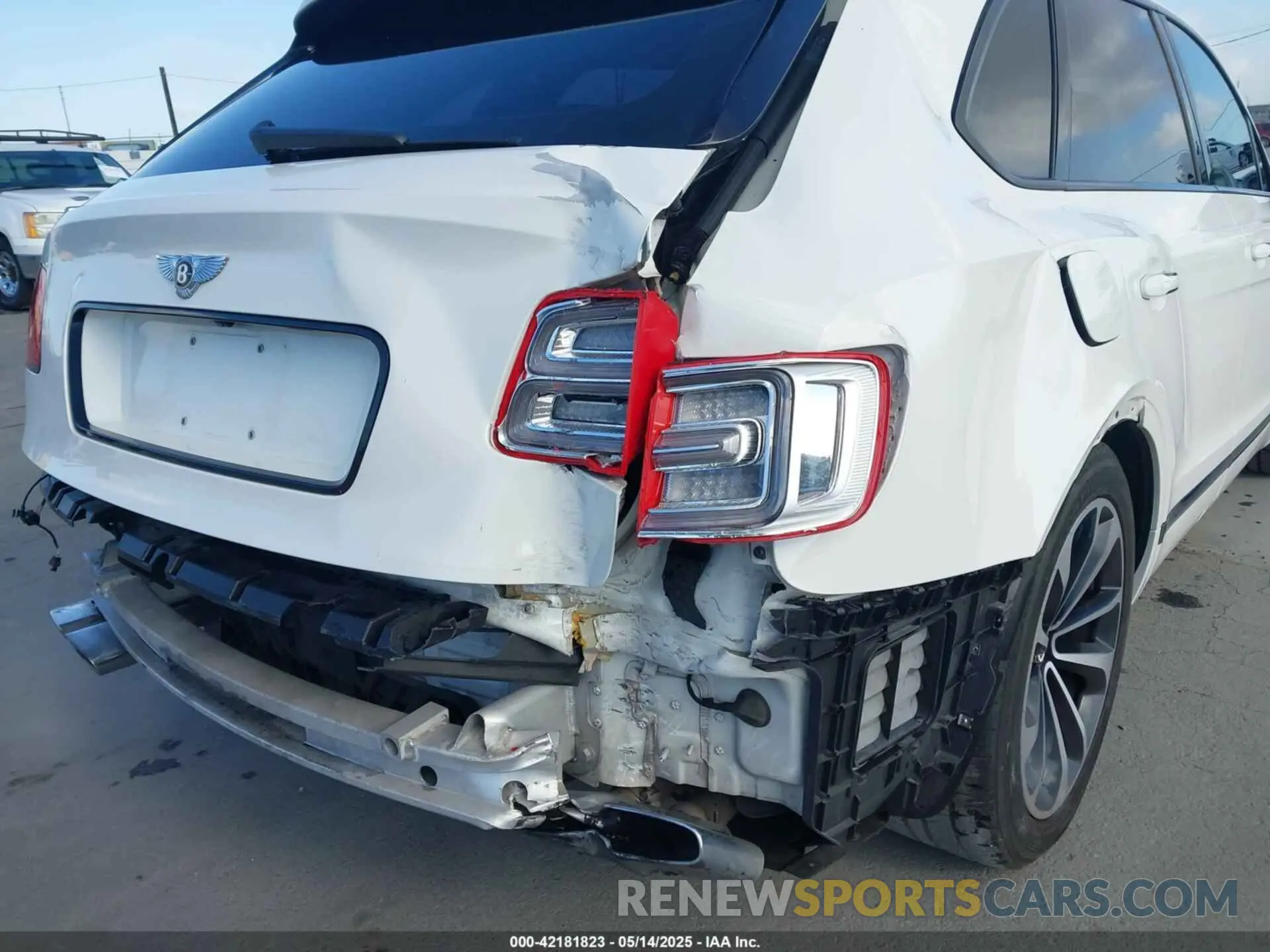 6 Photograph of a damaged car SJAAM2ZV5KC026308 BENTLEY BENTAYGA 2019