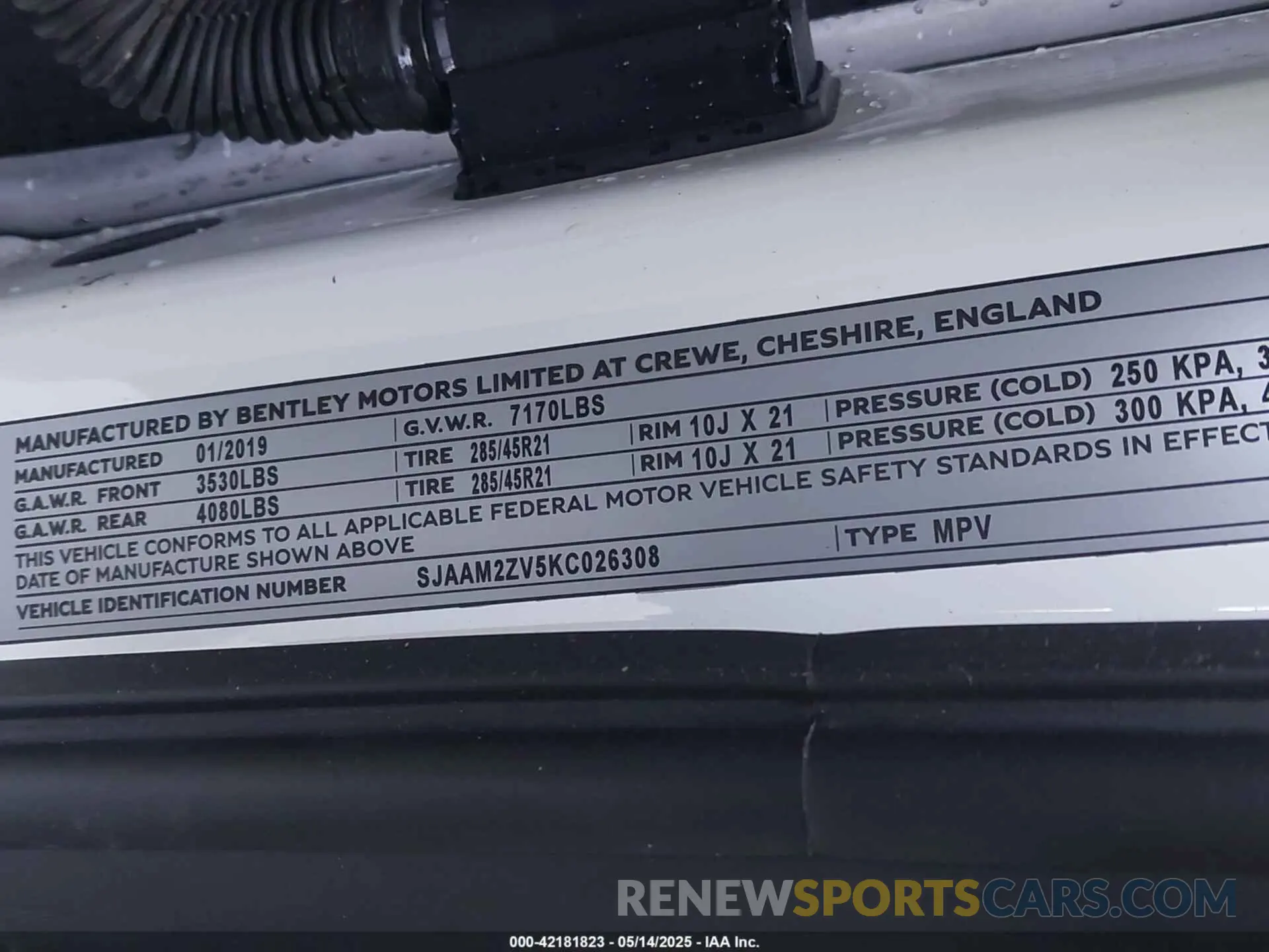 9 Photograph of a damaged car SJAAM2ZV5KC026308 BENTLEY BENTAYGA 2019