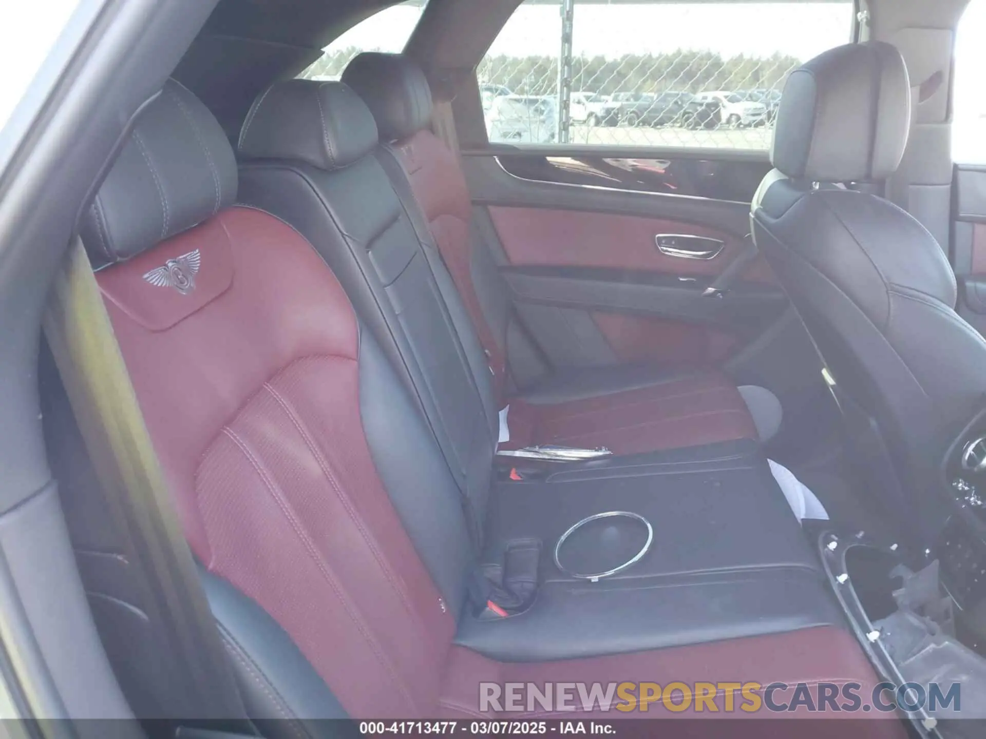 8 Photograph of a damaged car SJAAM2ZV9KC024576 BENTLEY BENTAYGA 2019