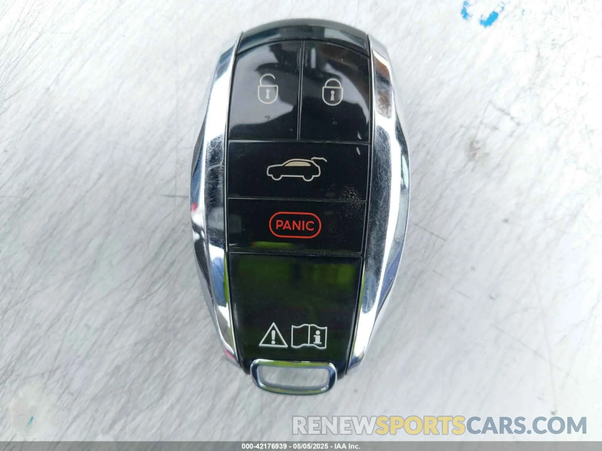 11 Photograph of a damaged car SJAAM2ZV1NC013849 BENTLEY BENTAYGA 2022