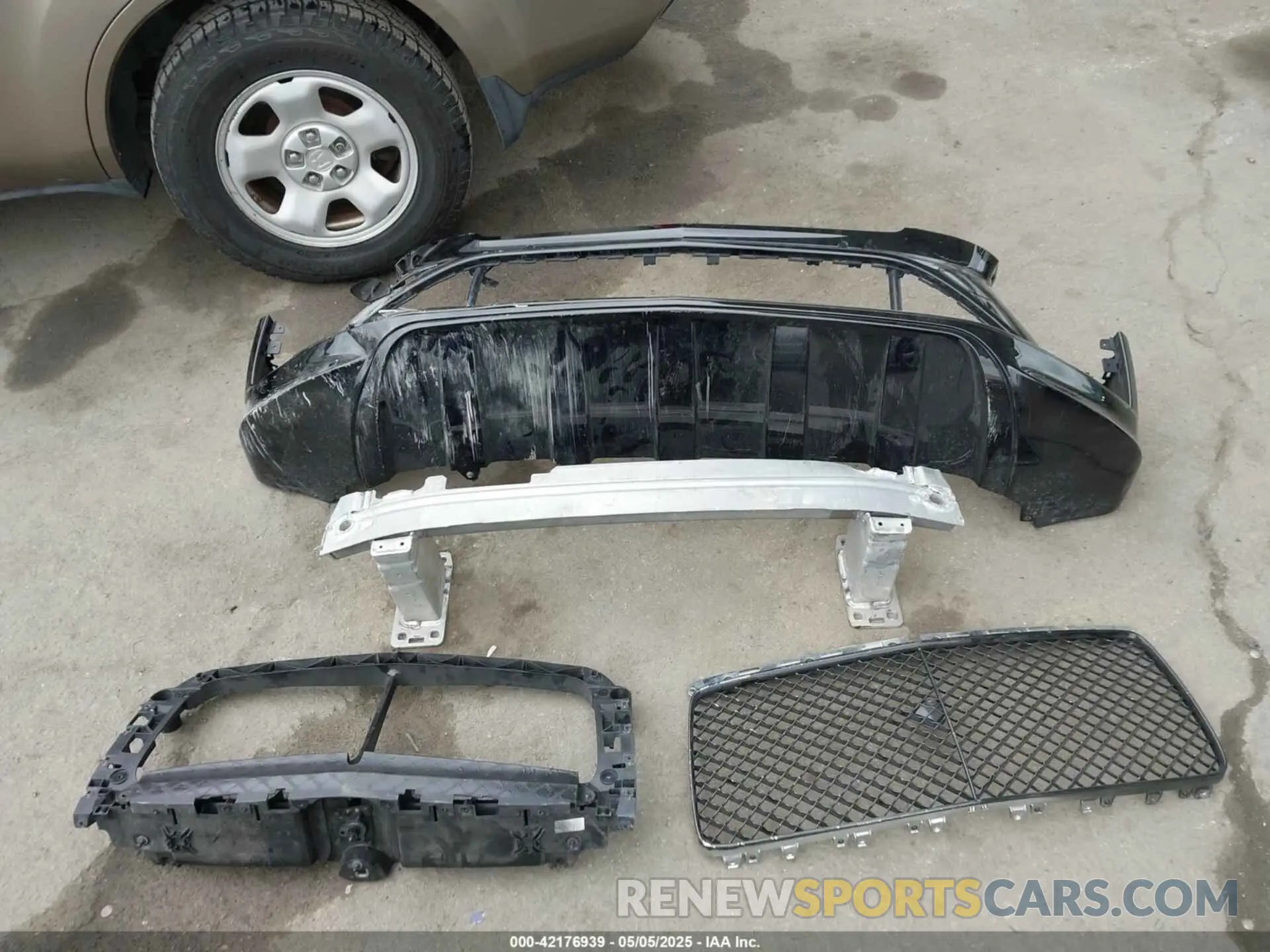 12 Photograph of a damaged car SJAAM2ZV1NC013849 BENTLEY BENTAYGA 2022