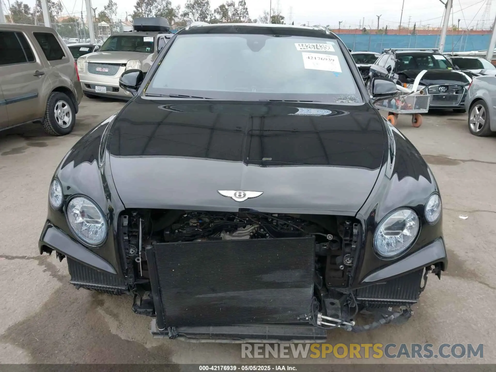 13 Photograph of a damaged car SJAAM2ZV1NC013849 BENTLEY BENTAYGA 2022