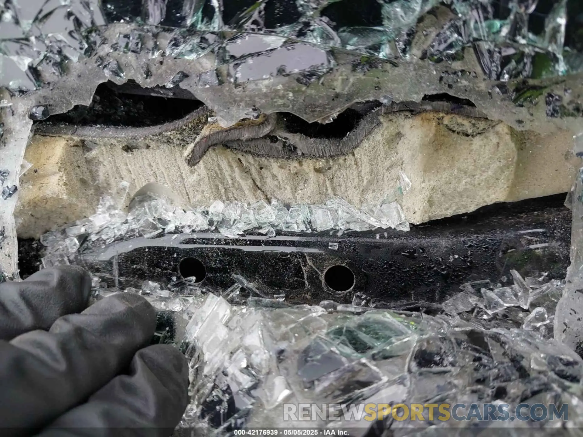18 Photograph of a damaged car SJAAM2ZV1NC013849 BENTLEY BENTAYGA 2022