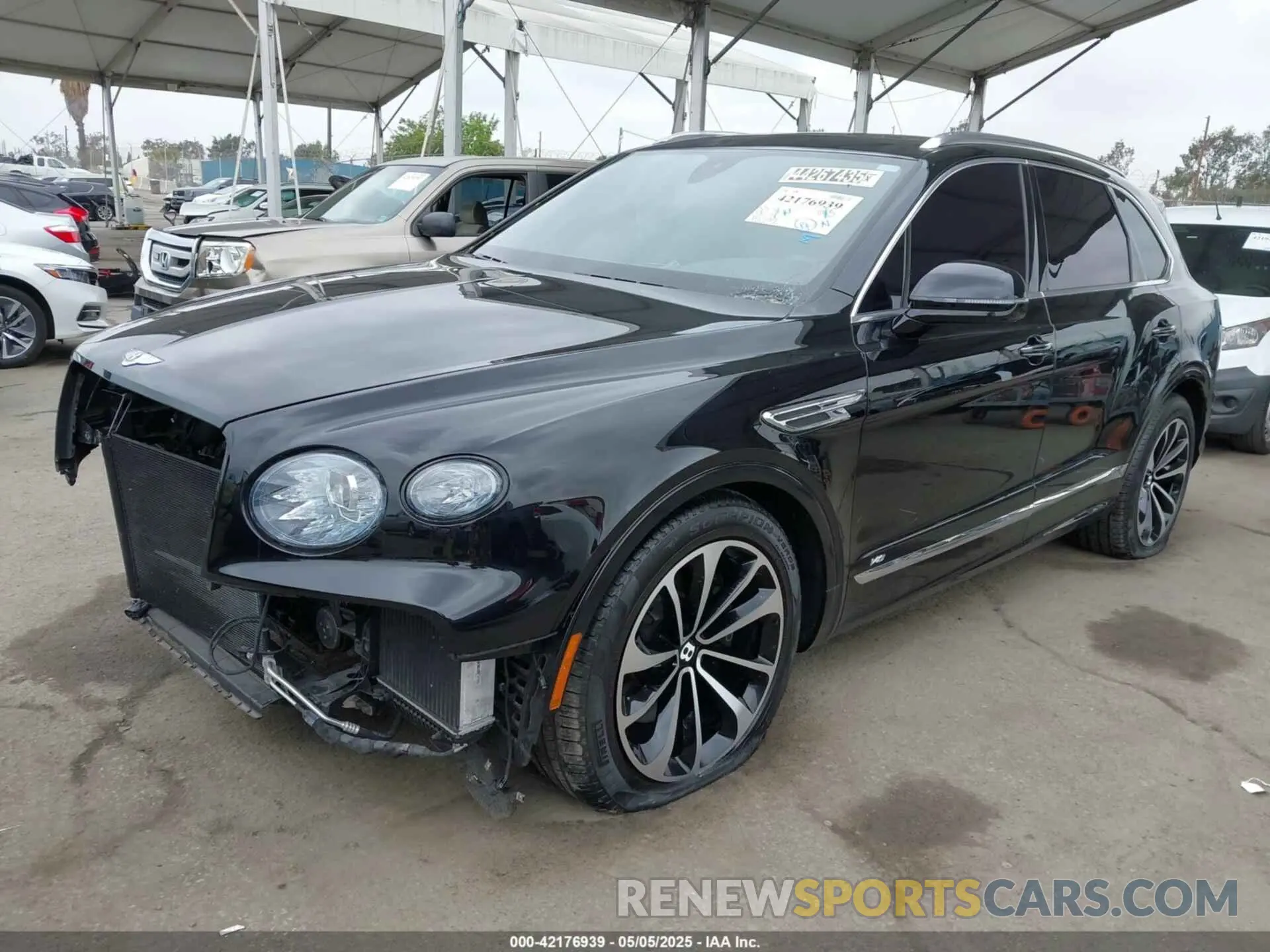 2 Photograph of a damaged car SJAAM2ZV1NC013849 BENTLEY BENTAYGA 2022