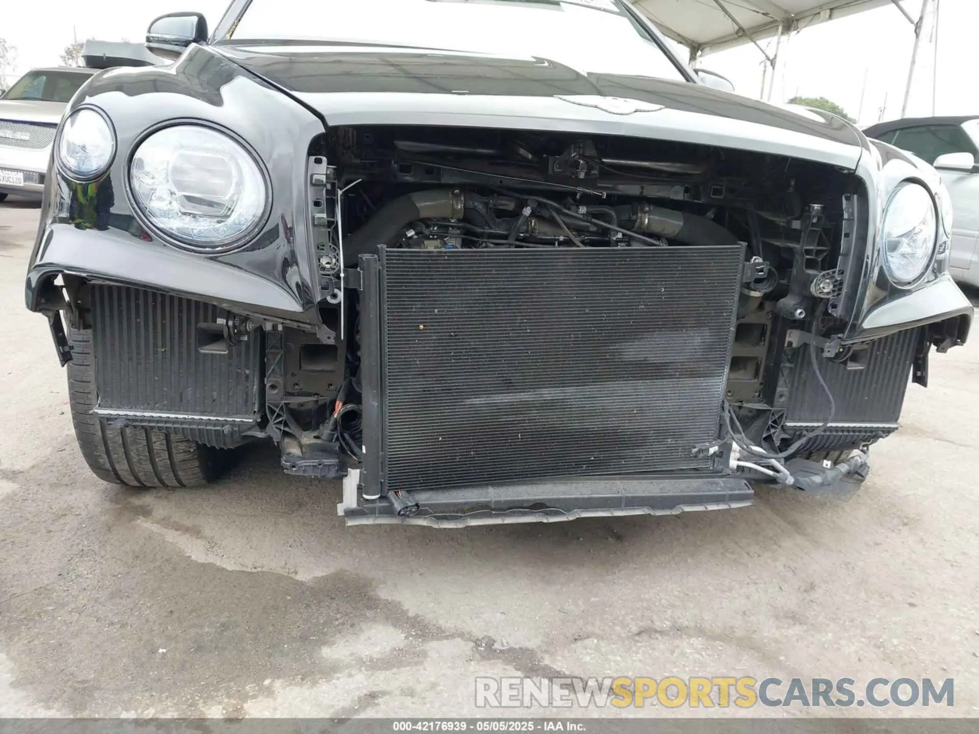 6 Photograph of a damaged car SJAAM2ZV1NC013849 BENTLEY BENTAYGA 2022