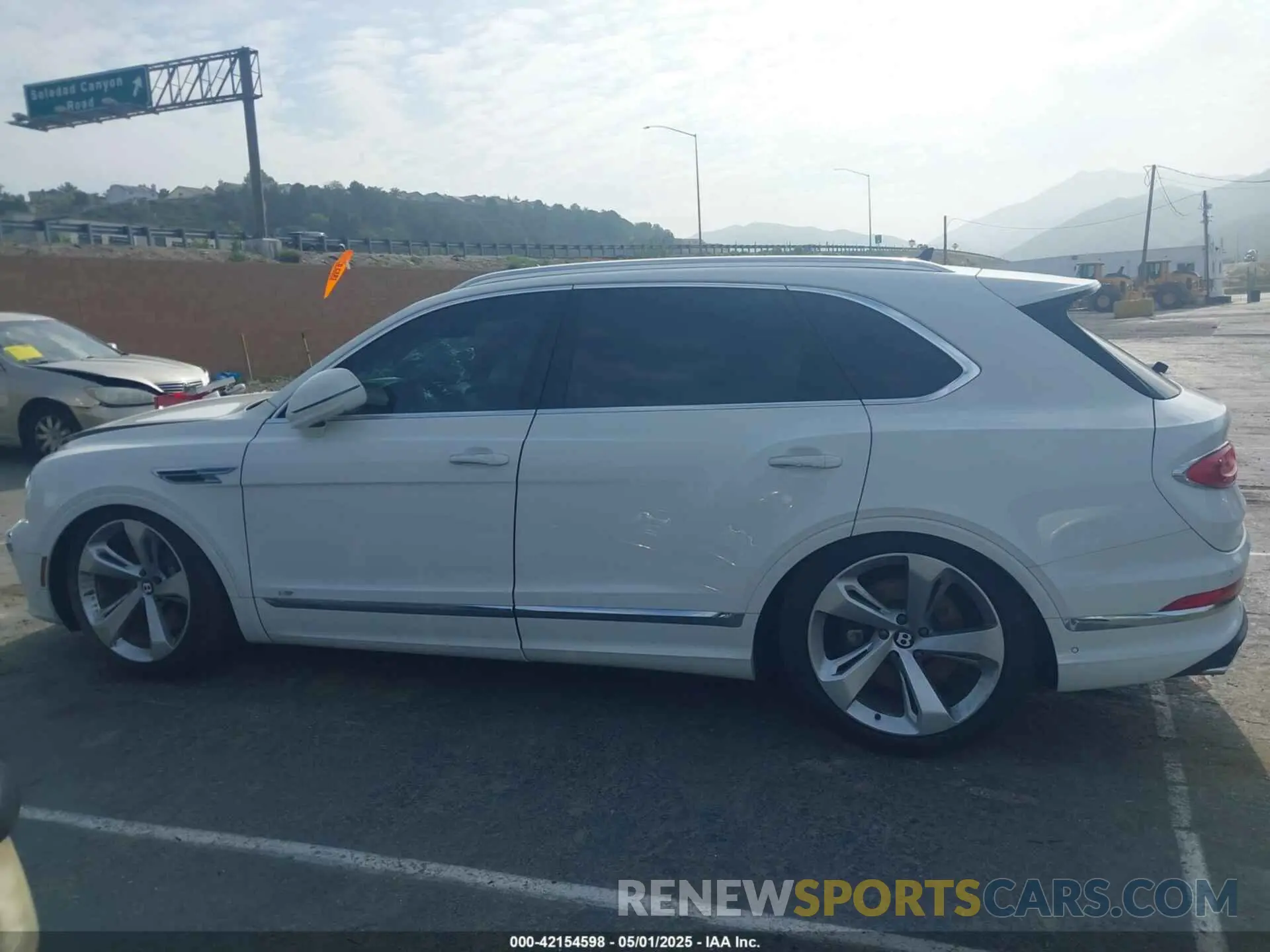 13 Photograph of a damaged car SJAAM2ZV4NC016521 BENTLEY BENTAYGA 2022