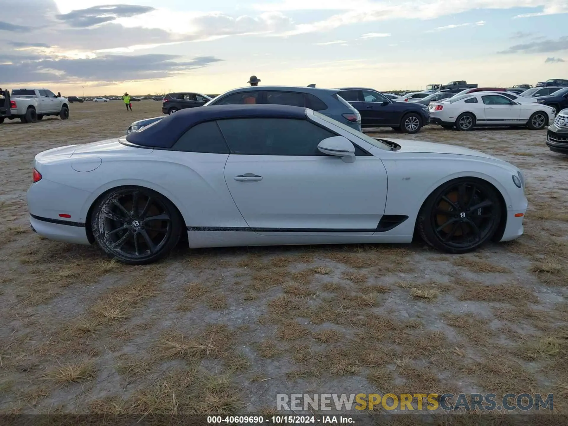 13 Photograph of a damaged car SCBDG4ZG6NC002140 BENTLEY CONTINENTAL GT 2022