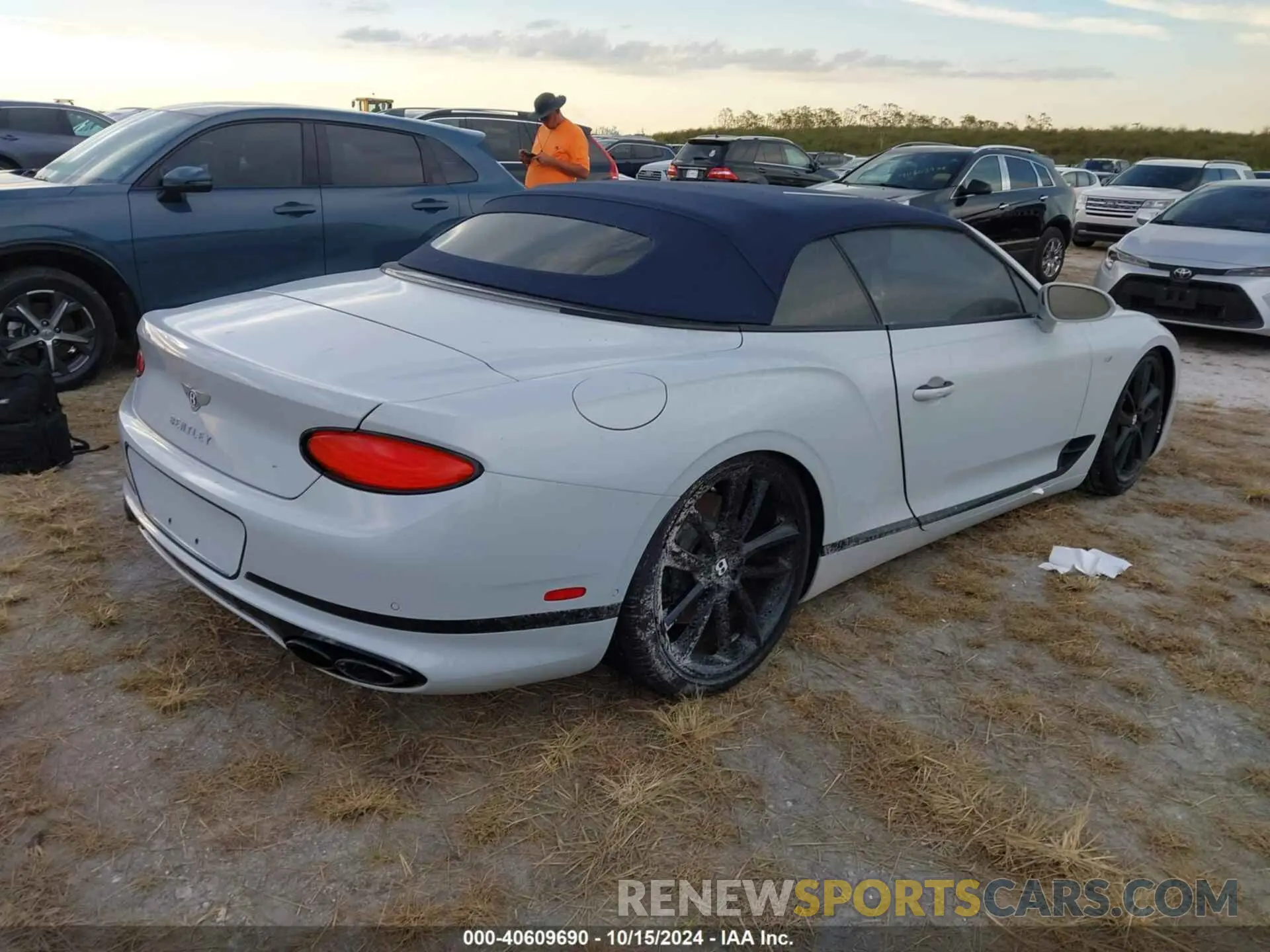 4 Photograph of a damaged car SCBDG4ZG6NC002140 BENTLEY CONTINENTAL GT 2022