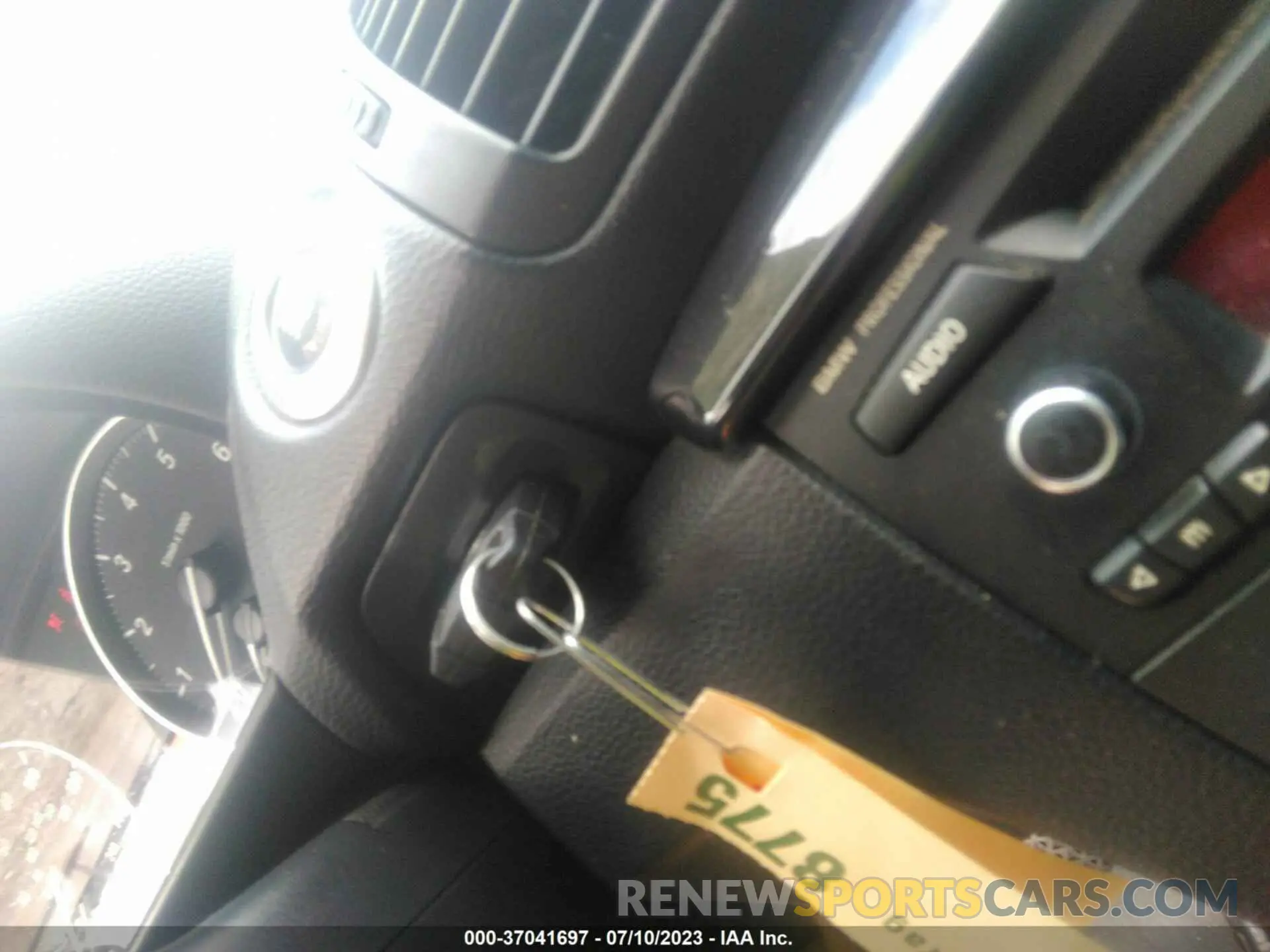 11 Photograph of a damaged car WBAUC9C50CVM12864 BMW 1 SERIES 2012
