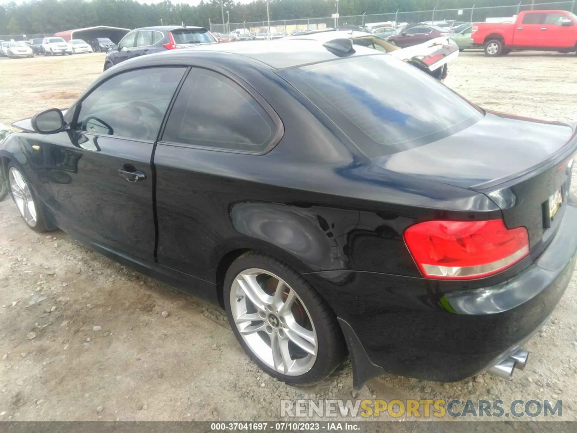 3 Photograph of a damaged car WBAUC9C50CVM12864 BMW 1 SERIES 2012