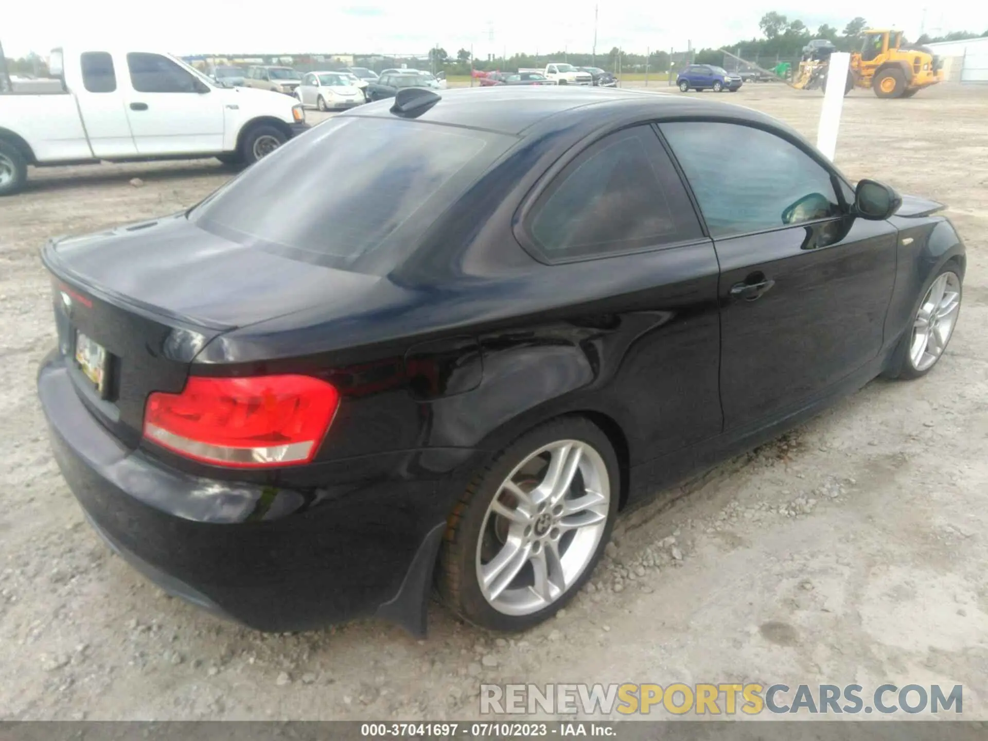 4 Photograph of a damaged car WBAUC9C50CVM12864 BMW 1 SERIES 2012