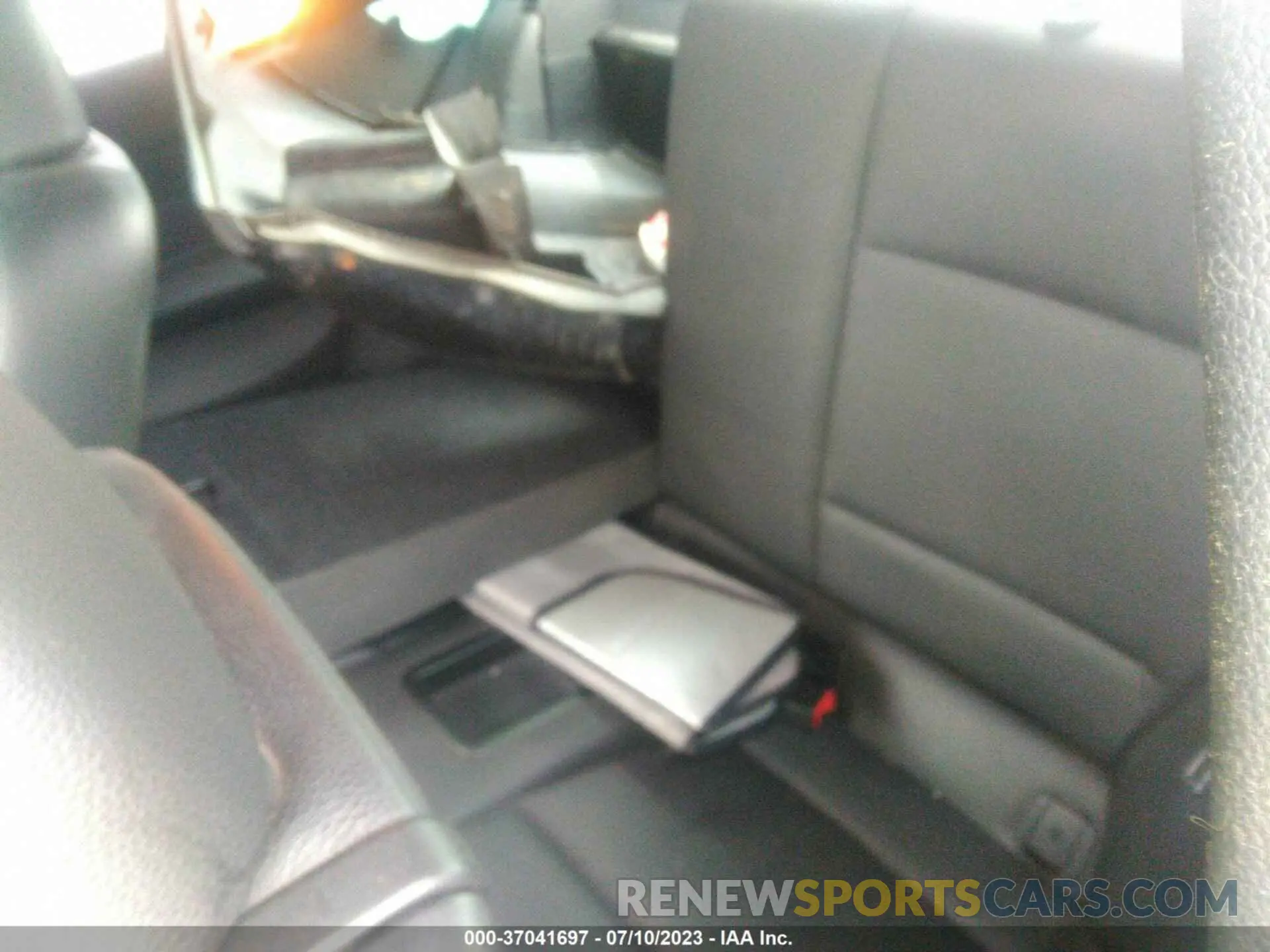 8 Photograph of a damaged car WBAUC9C50CVM12864 BMW 1 SERIES 2012