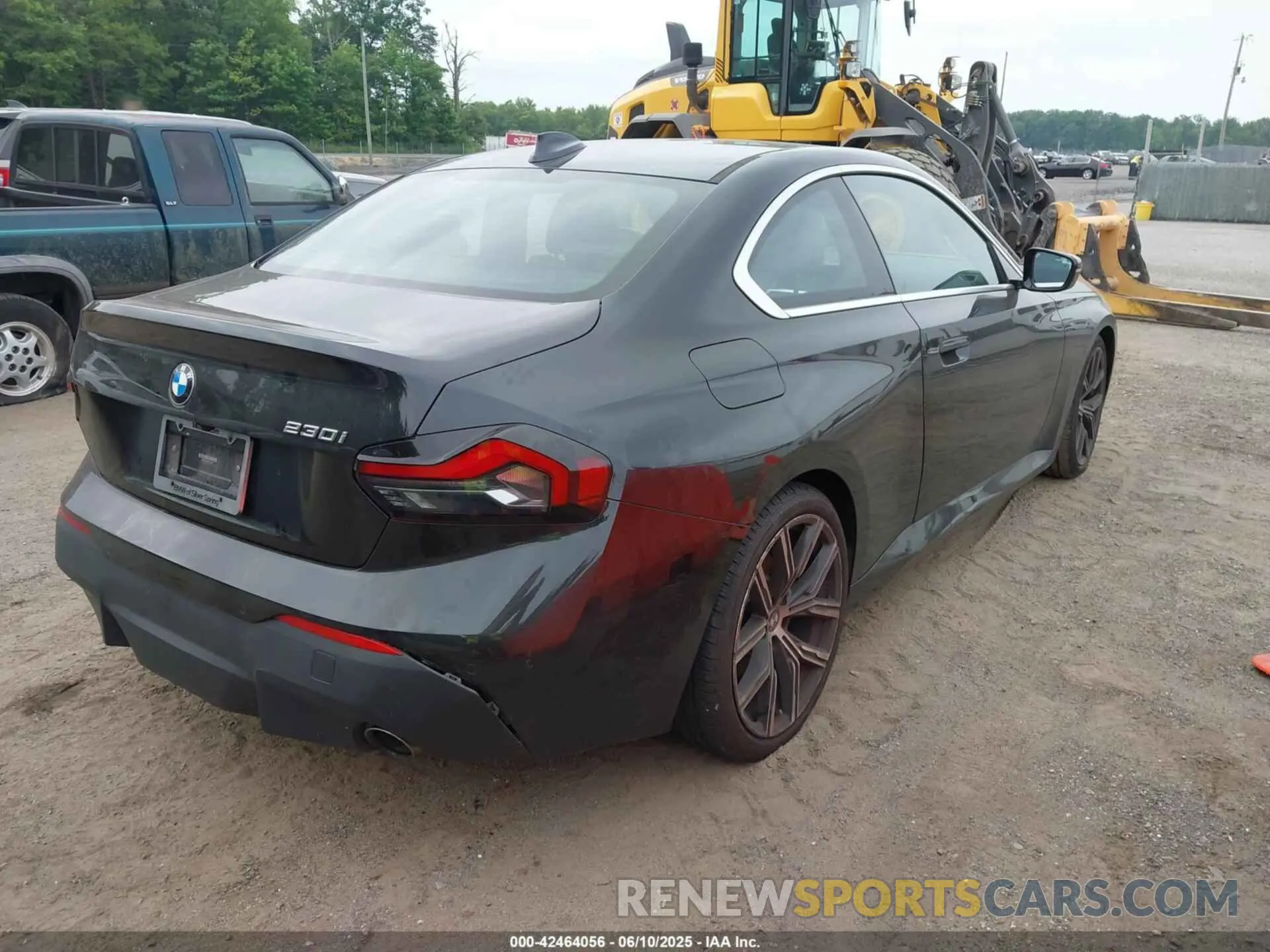 4 Photograph of a damaged car 3MW23CM02N8C20892 BMW 230 2022