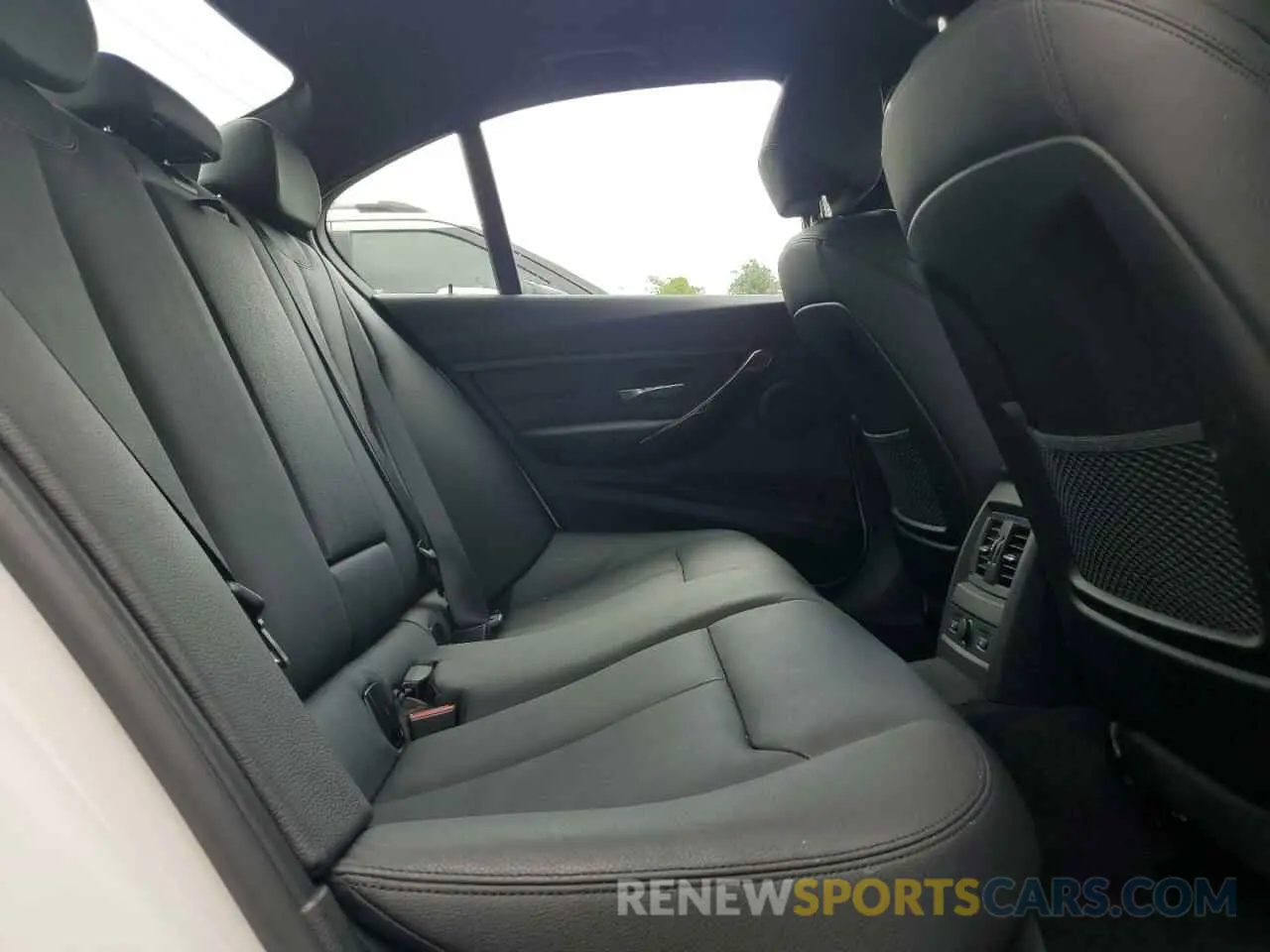 10 Photograph of a damaged car WBA3B9G5XENR90577 BMW 3 SERIES 2014