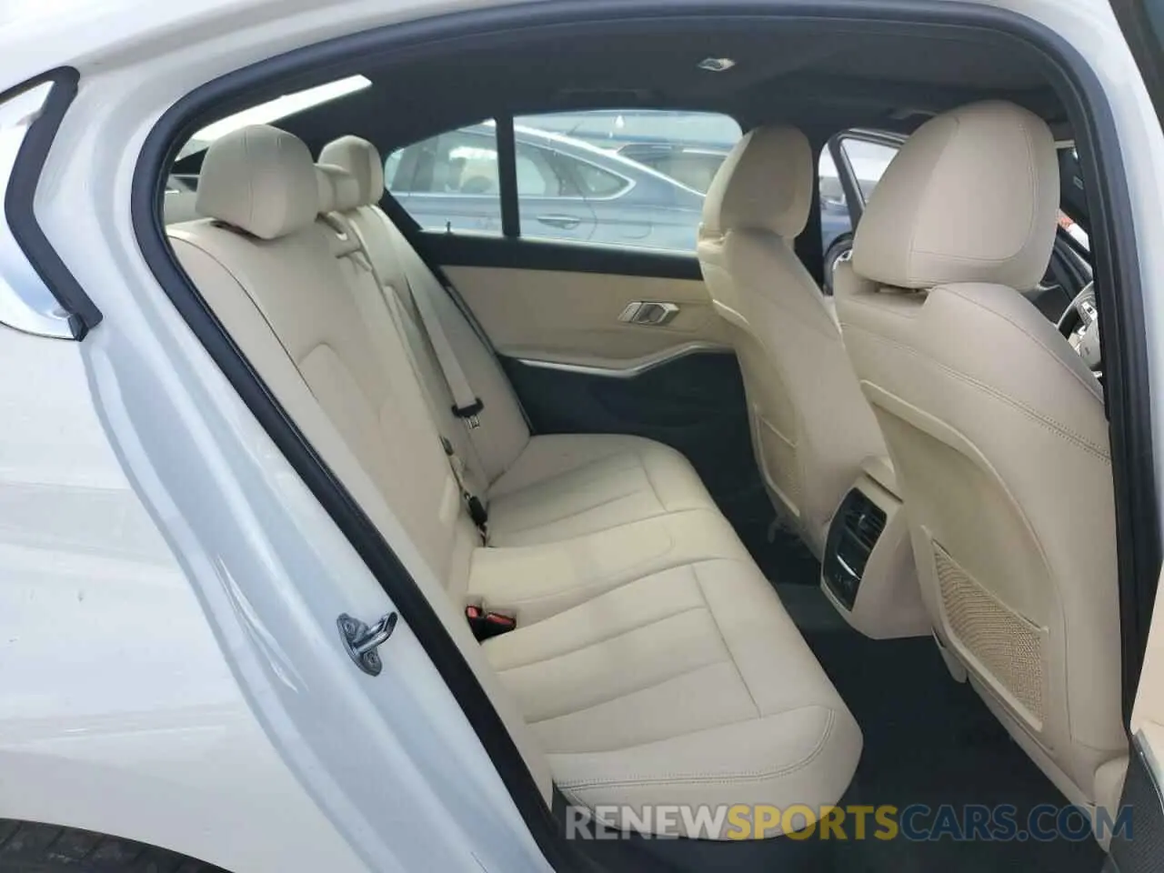 10 Photograph of a damaged car 3MW5R1J51K8B02182 BMW 3 SERIES 2019