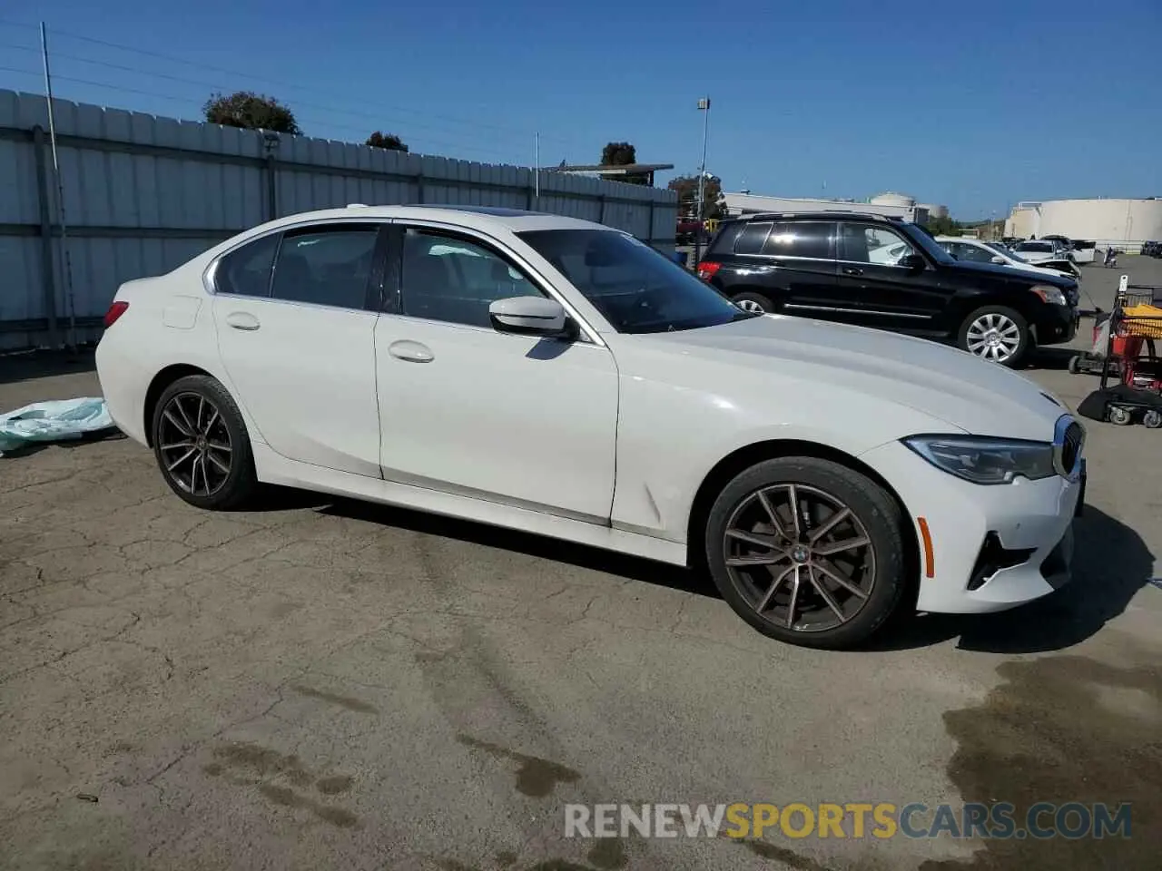 4 Photograph of a damaged car 3MW5R1J54K8A04070 BMW 3 SERIES 2019