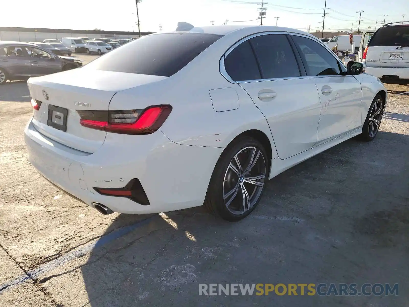 4 Photograph of a damaged car 3MW5R1J55K8A04384 BMW 3 SERIES 2019