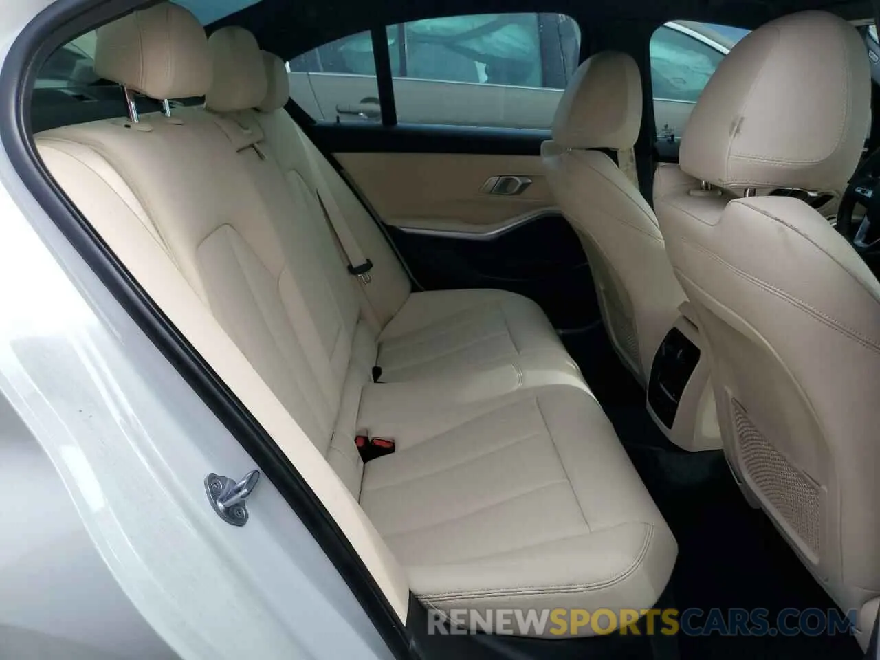 10 Photograph of a damaged car 3MW5R1J55K8B01407 BMW 3 SERIES 2019