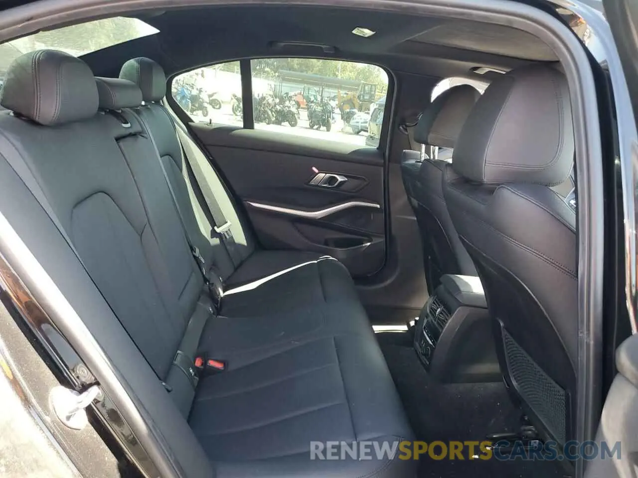 10 Photograph of a damaged car 3MW5R1J58K8B01384 BMW 3 SERIES 2019