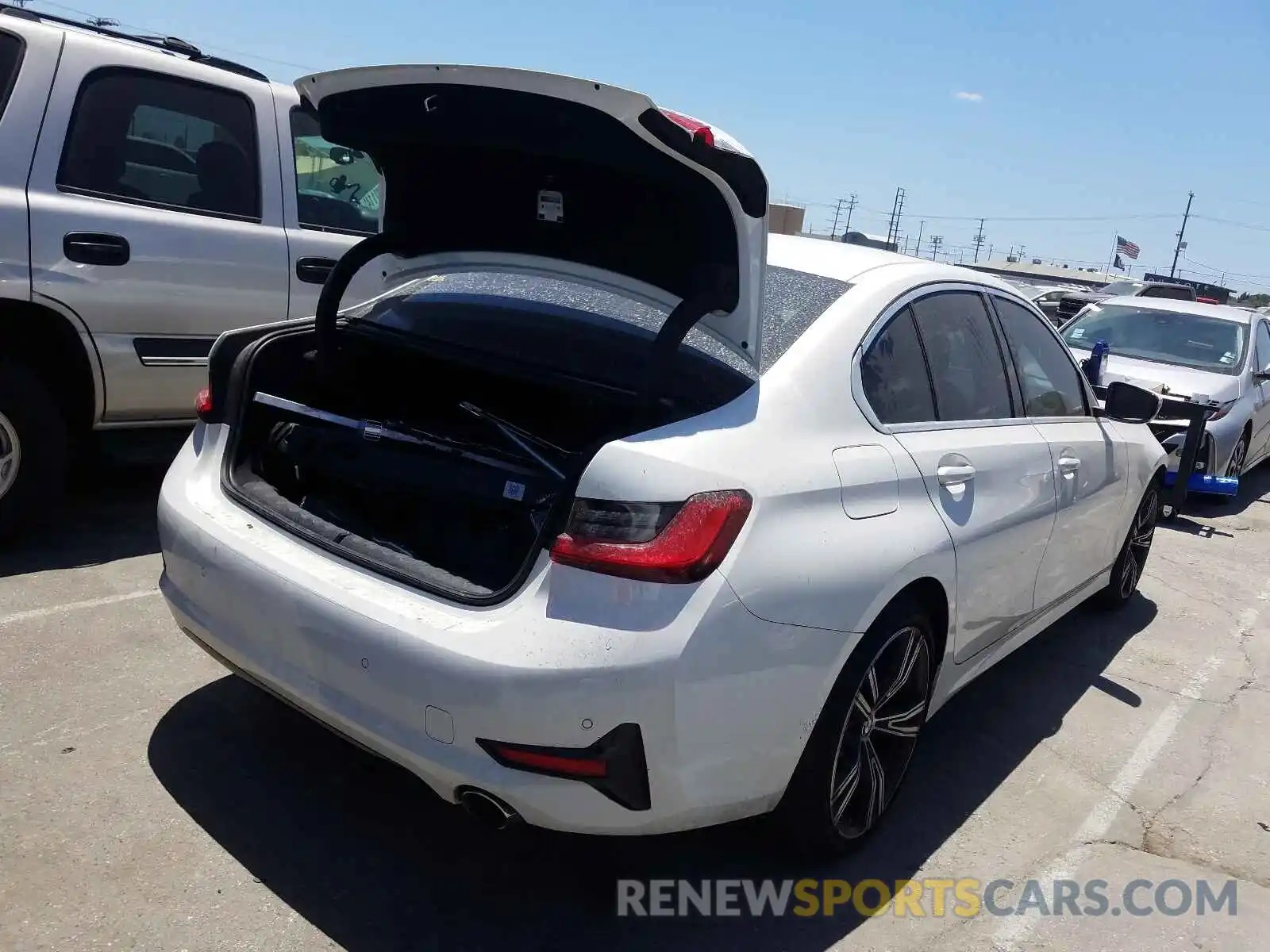 4 Photograph of a damaged car 3MW5R1J5XK8A04414 BMW 3 SERIES 2019