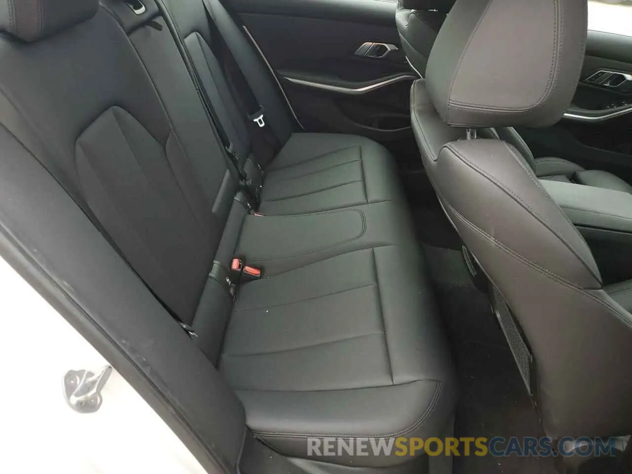 10 Photograph of a damaged car 3MW5R7J57K8B00102 BMW 3 SERIES 2019