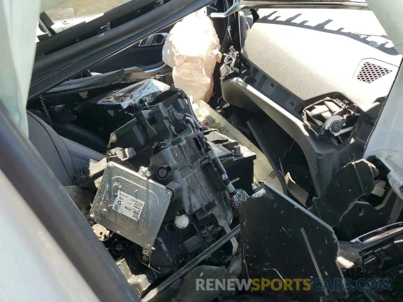8 Photograph of a damaged car WBA5R1C50KAJ99134 BMW 3 SERIES 2019