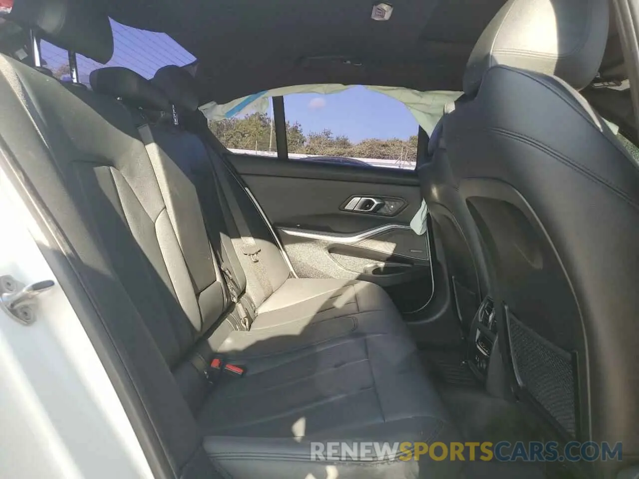 10 Photograph of a damaged car WBA5R1C52KAE81374 BMW 3 SERIES 2019