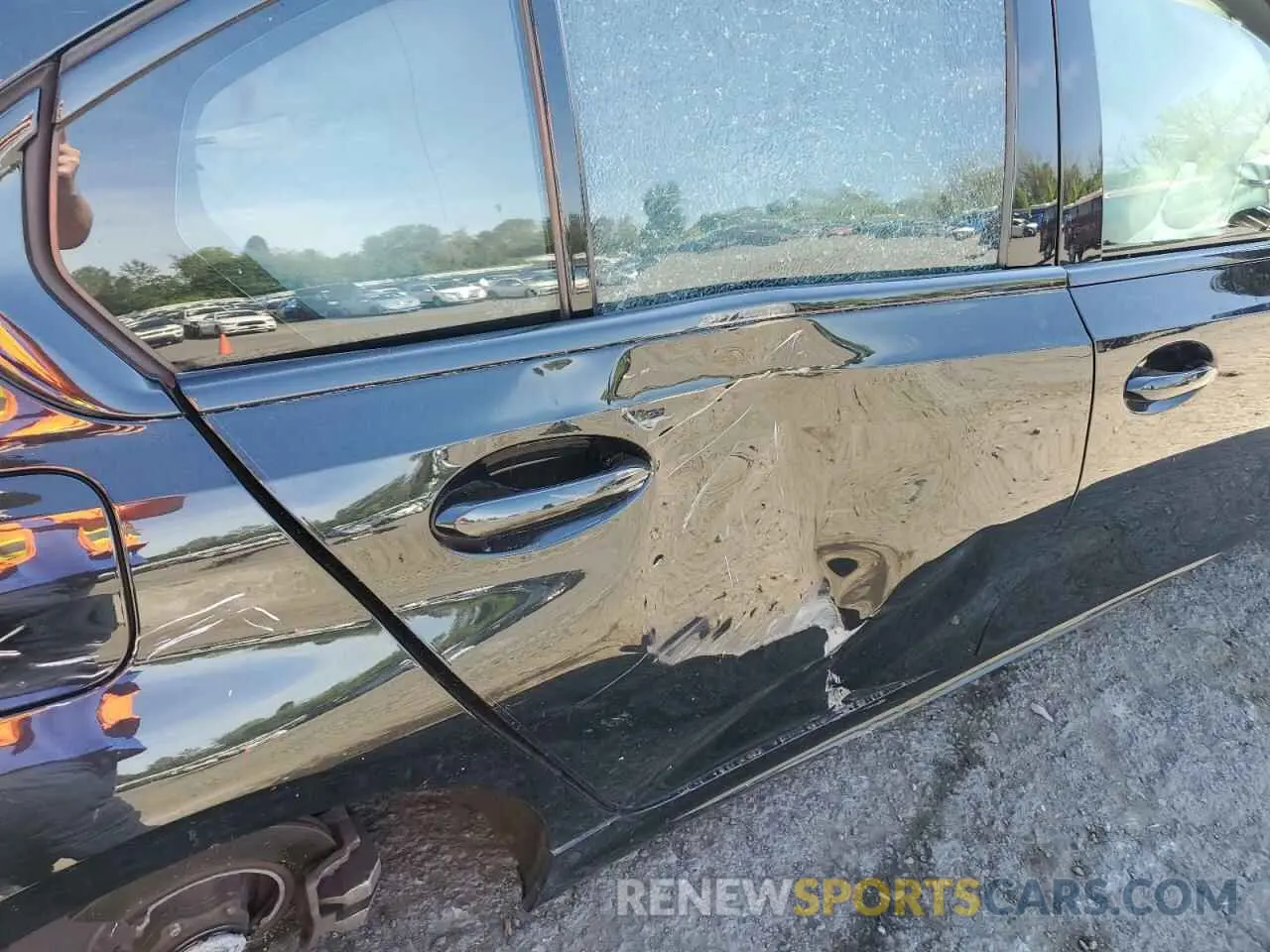 10 Photograph of a damaged car WBA5R1C52KAK08271 BMW 3 SERIES 2019