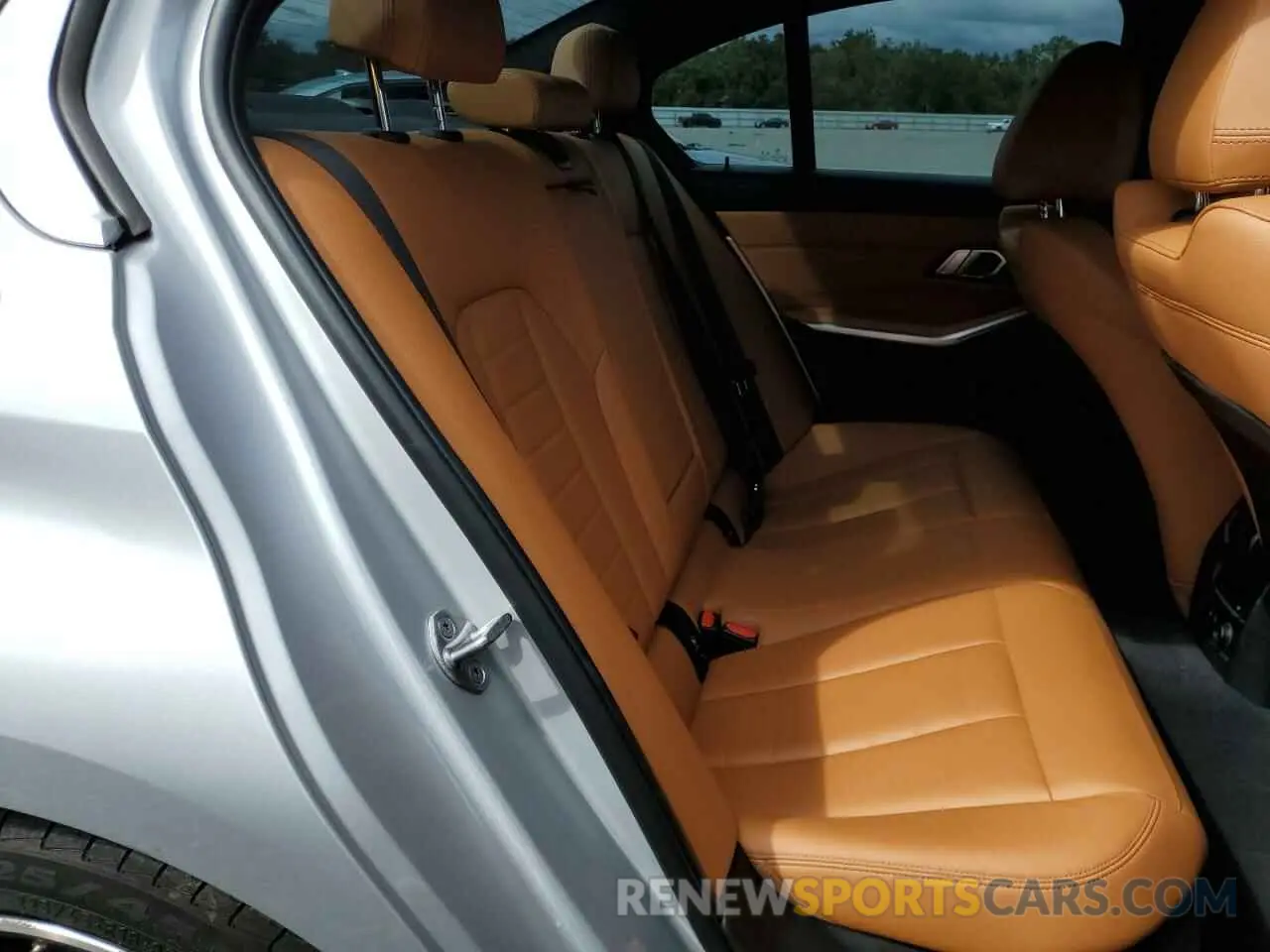 10 Photograph of a damaged car WBA5R1C53KAK12376 BMW 3 SERIES 2019