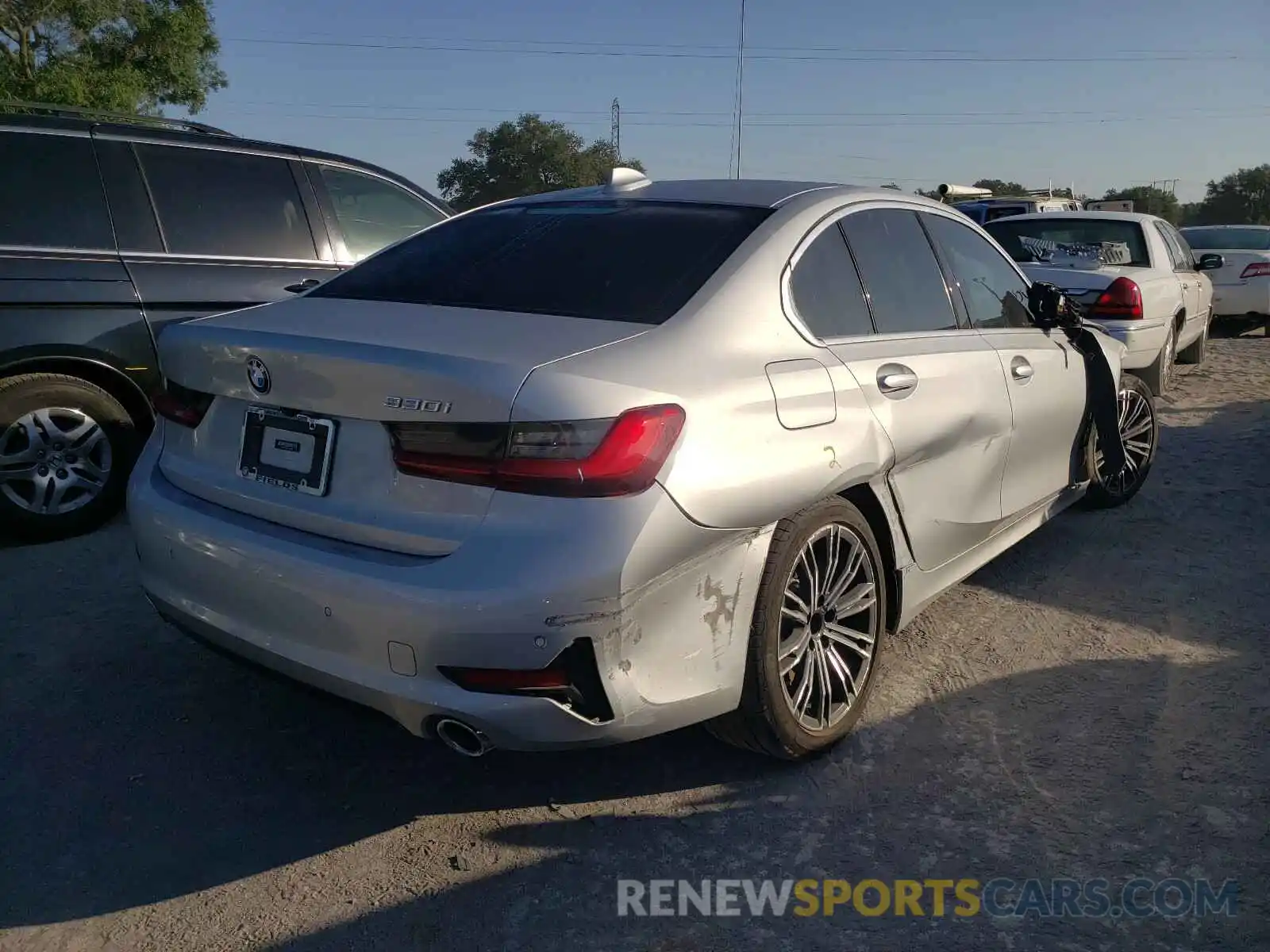 4 Photograph of a damaged car WBA5R1C56KFH10352 BMW 3 SERIES 2019