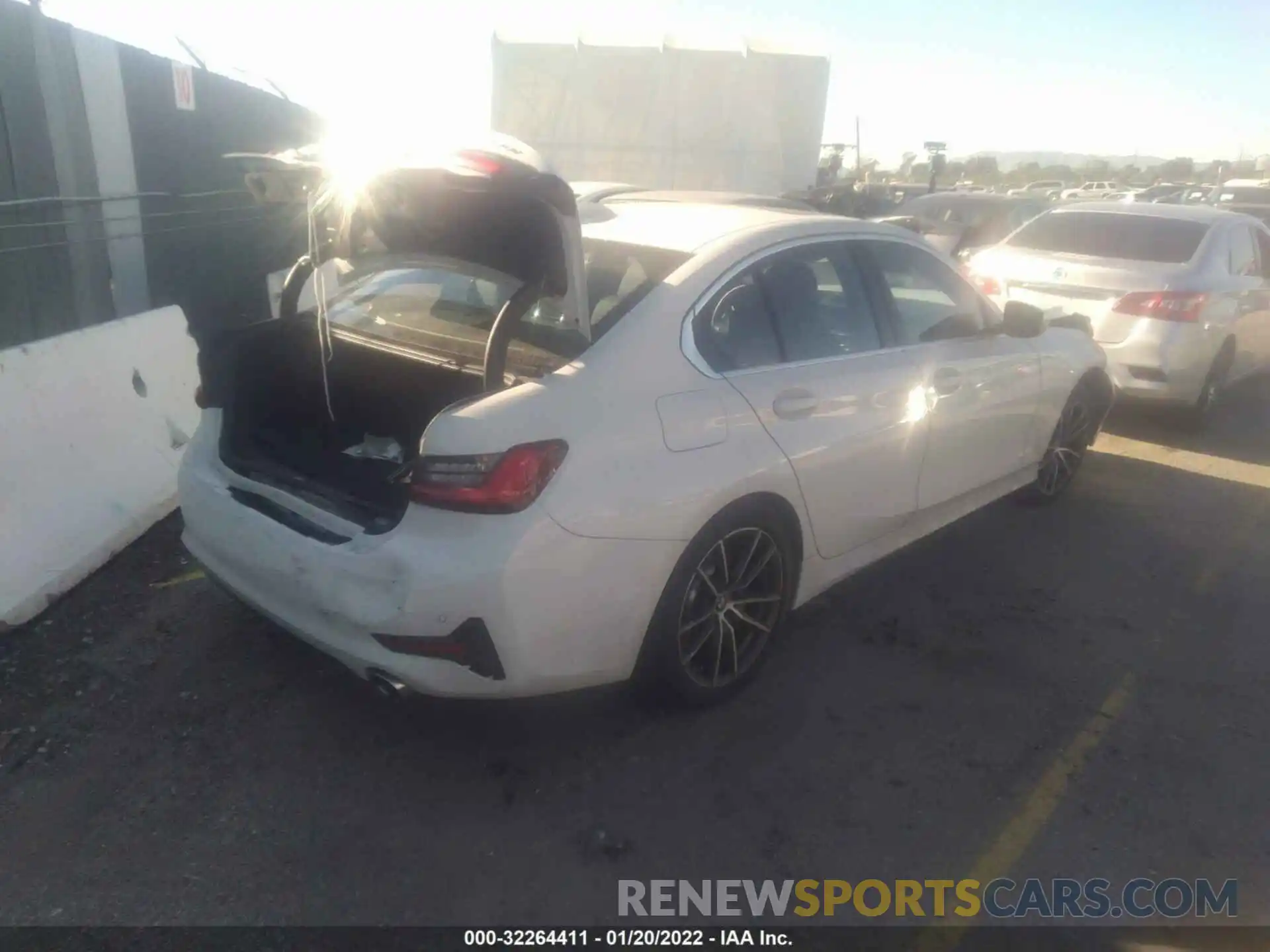 4 Photograph of a damaged car WBA5R1C5XKAK06381 BMW 3 SERIES 2019