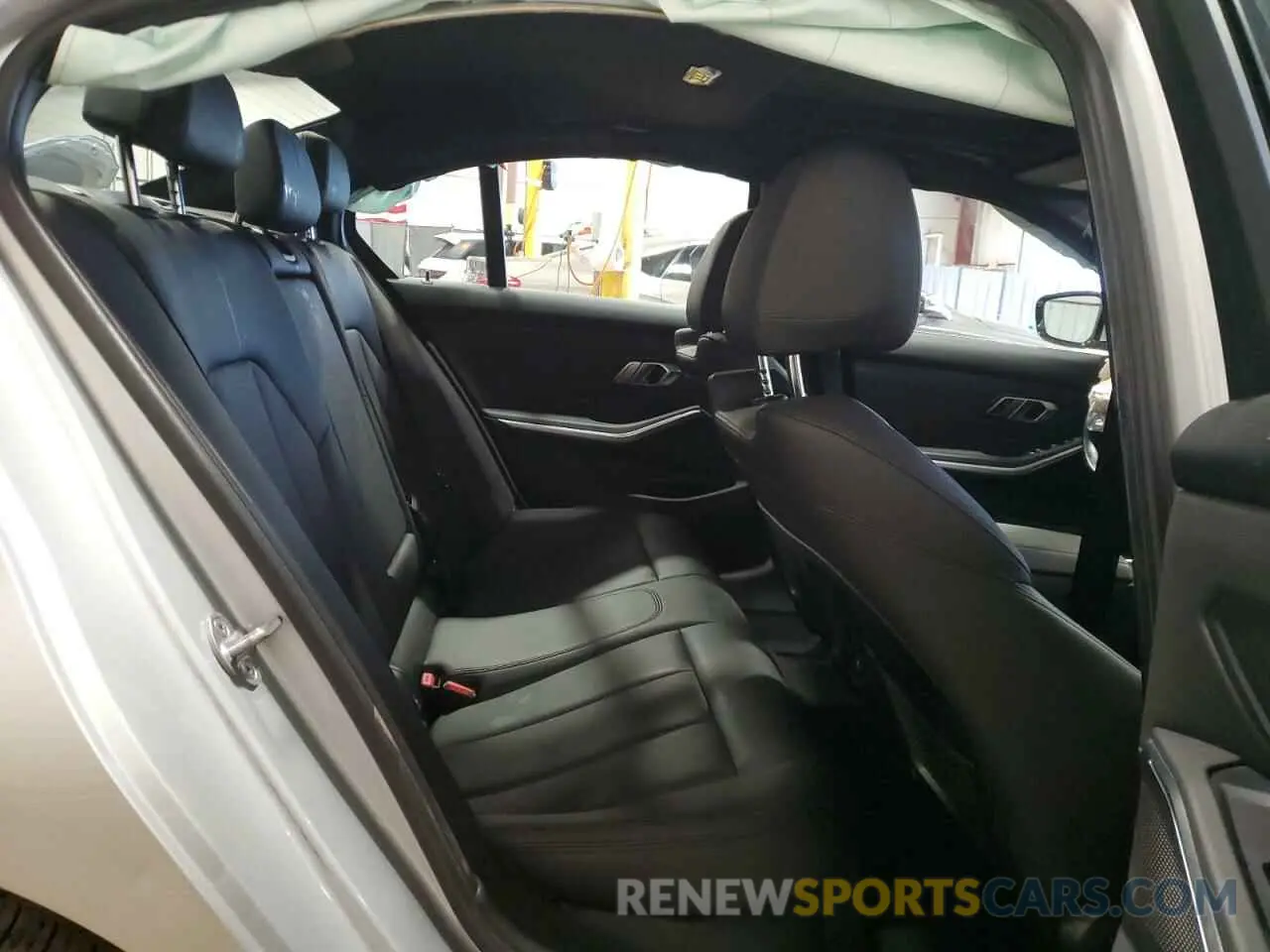 10 Photograph of a damaged car WBA5R7C57KAJ87534 BMW 3 SERIES 2019