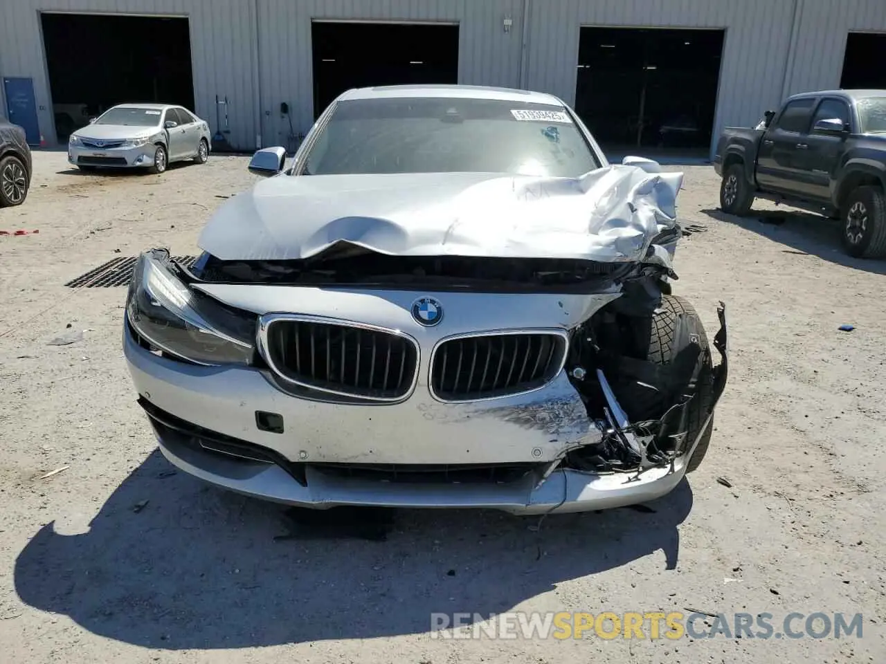 5 Photograph of a damaged car WBA8Z9C54KB220699 BMW 3 SERIES 2019