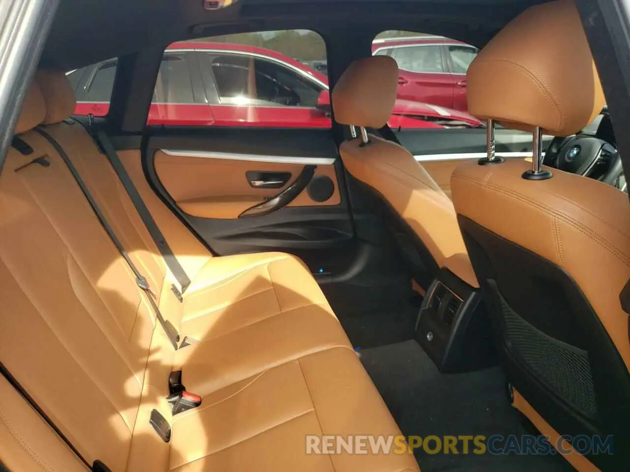 10 Photograph of a damaged car WBA8Z9C55KB220792 BMW 3 SERIES 2019