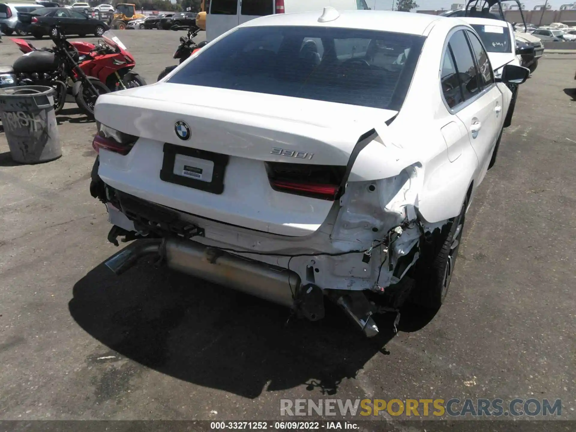 4 Photograph of a damaged car 3MW5R1J00L8B01028 BMW 3 SERIES 2020