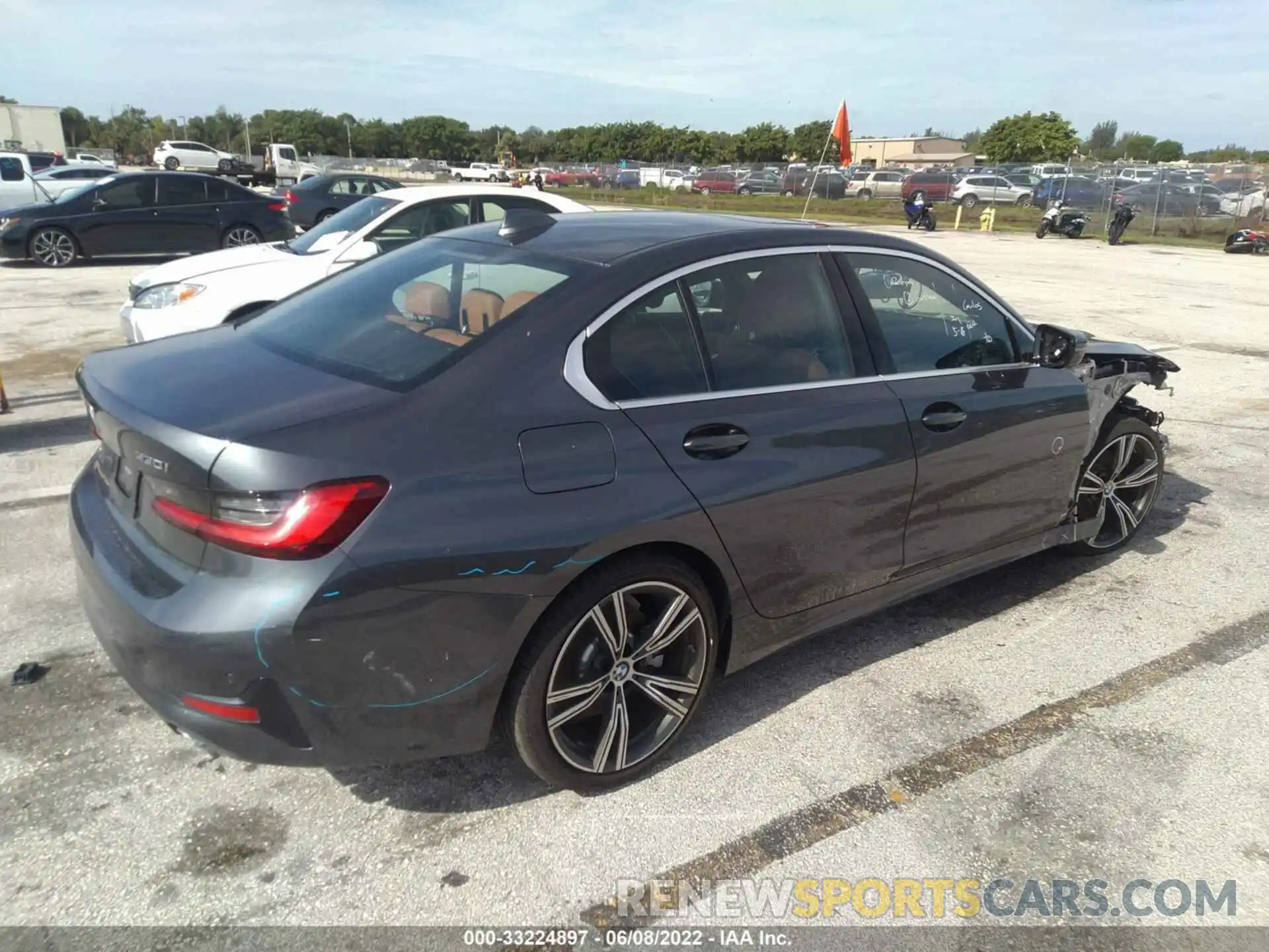 4 Photograph of a damaged car 3MW5R1J01L8B15567 BMW 3 SERIES 2020