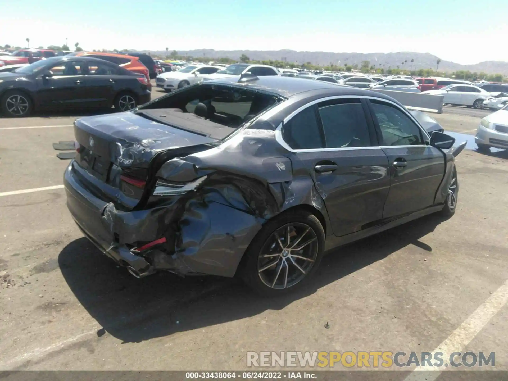 4 Photograph of a damaged car 3MW5R1J02L8B06988 BMW 3 SERIES 2020