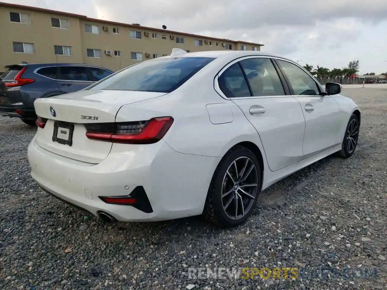 4 Photograph of a damaged car 3MW5R1J04L8B25476 BMW 3 SERIES 2020