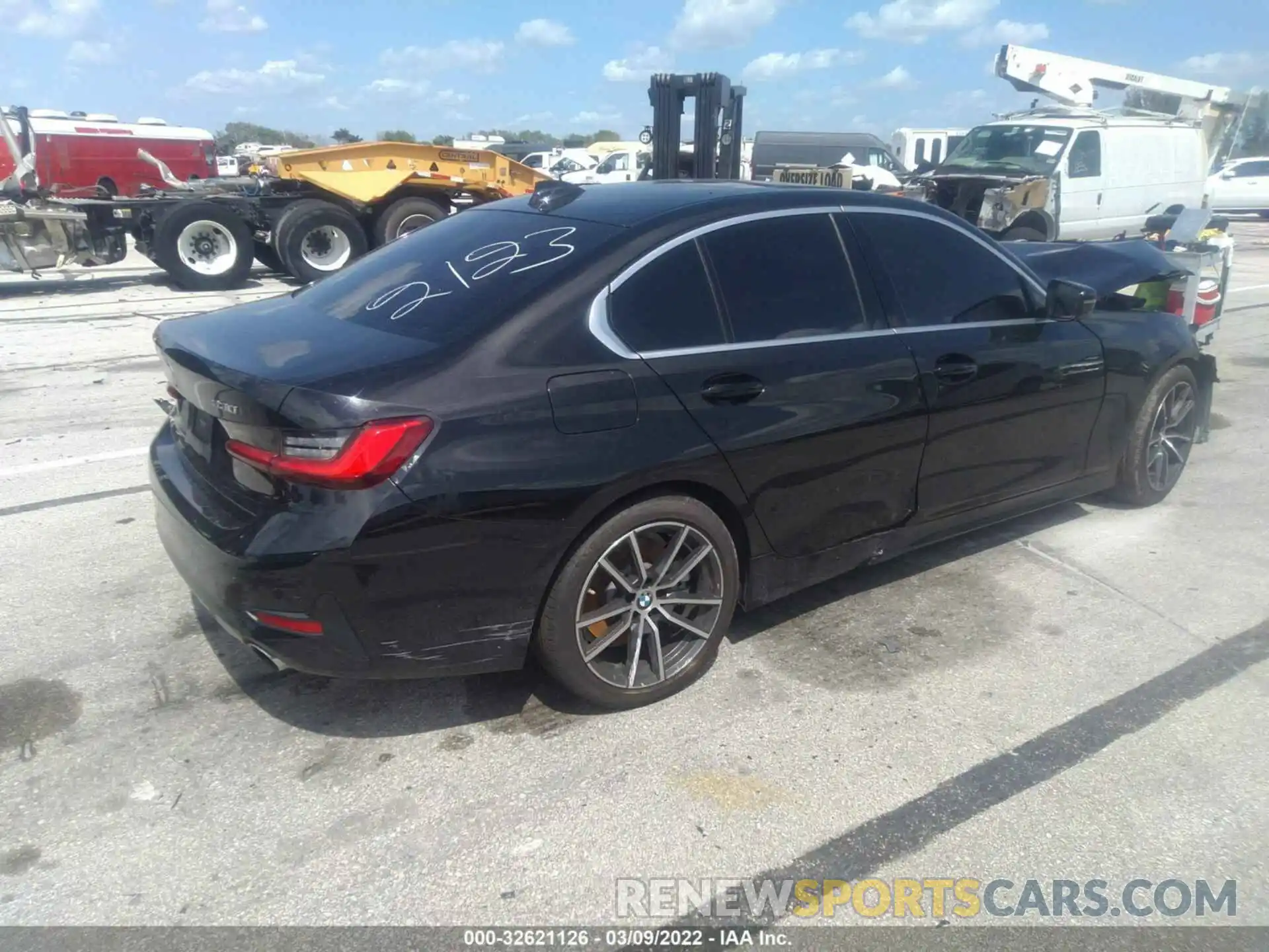 4 Photograph of a damaged car 3MW5R1J05L8B12123 BMW 3 SERIES 2020