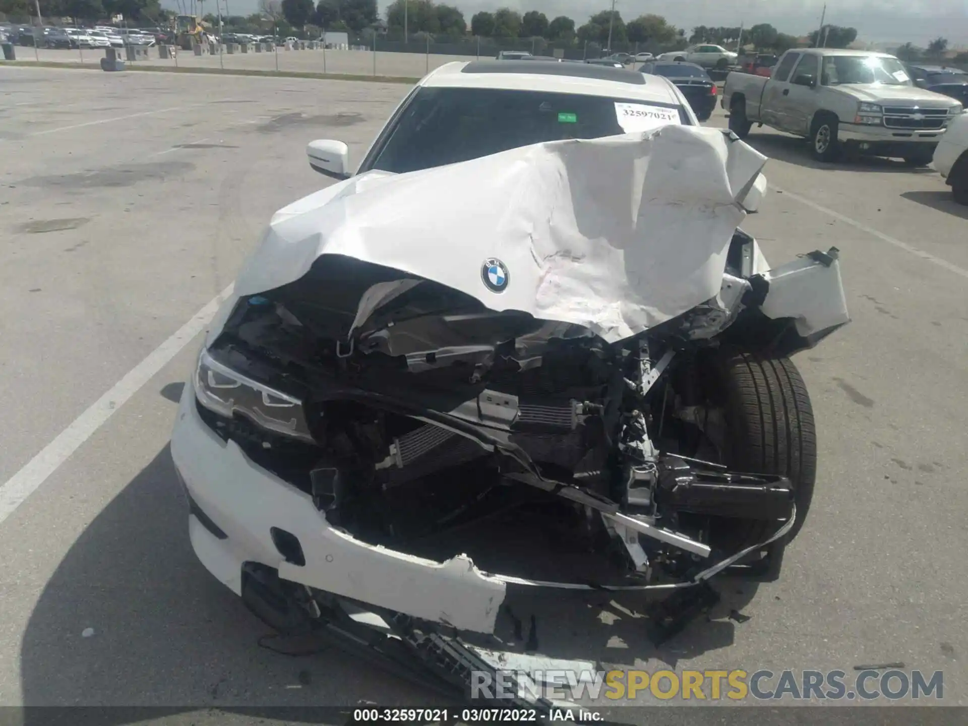 6 Photograph of a damaged car 3MW5R1J07L8B34561 BMW 3 SERIES 2020