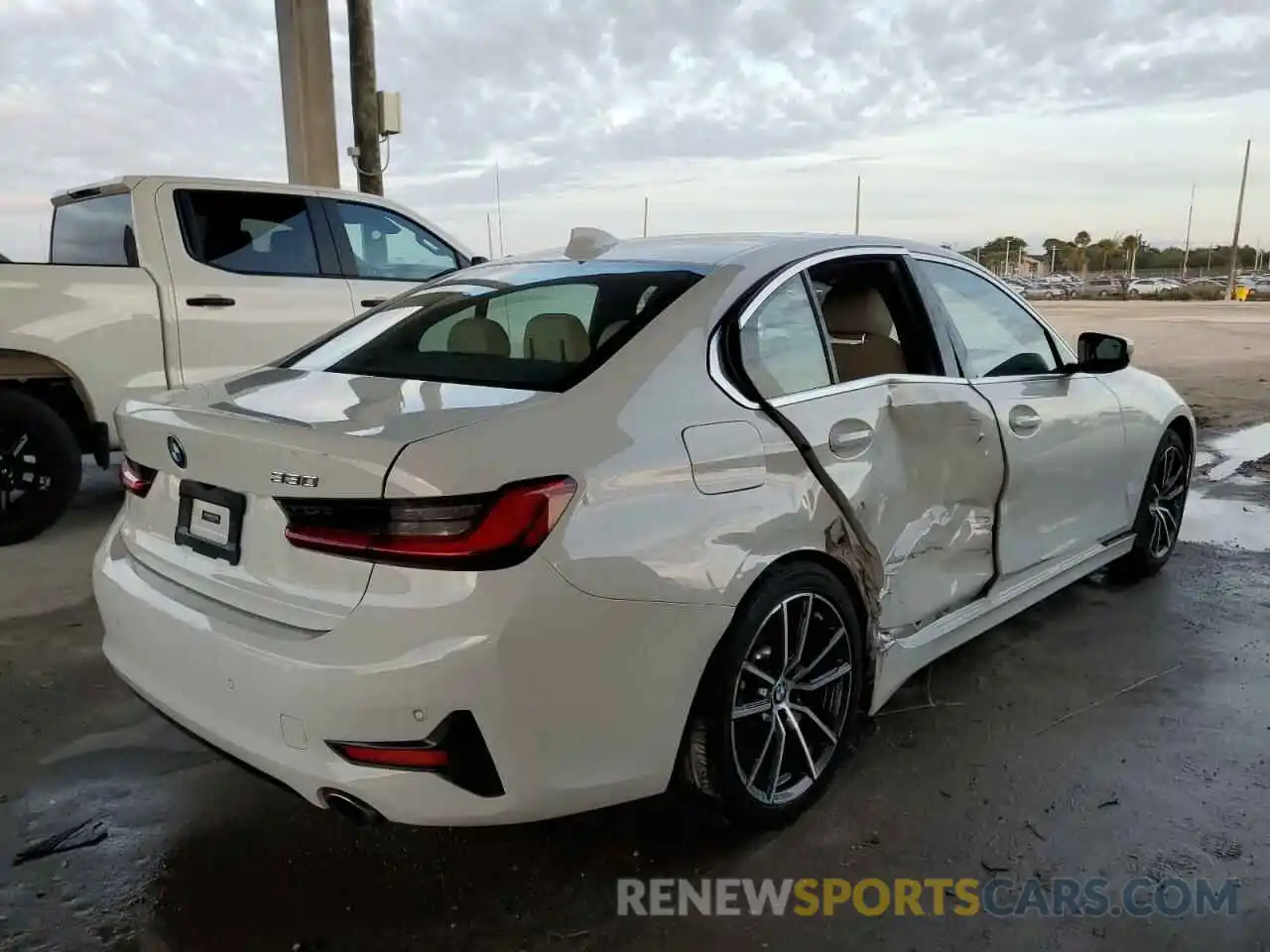 4 Photograph of a damaged car 3MW5R1J09L8B07085 BMW 3 SERIES 2020