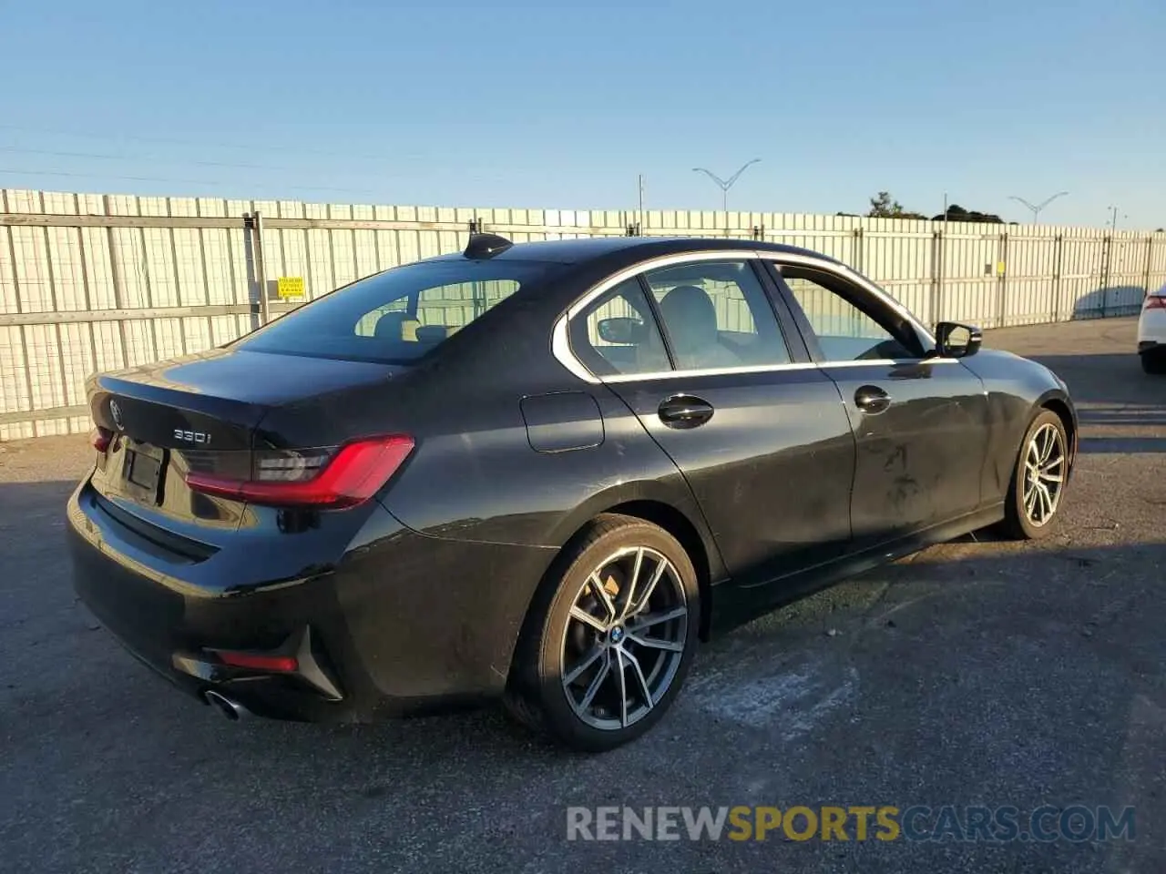 3 Photograph of a damaged car 3MW5R1J0XL8B03918 BMW 3 SERIES 2020