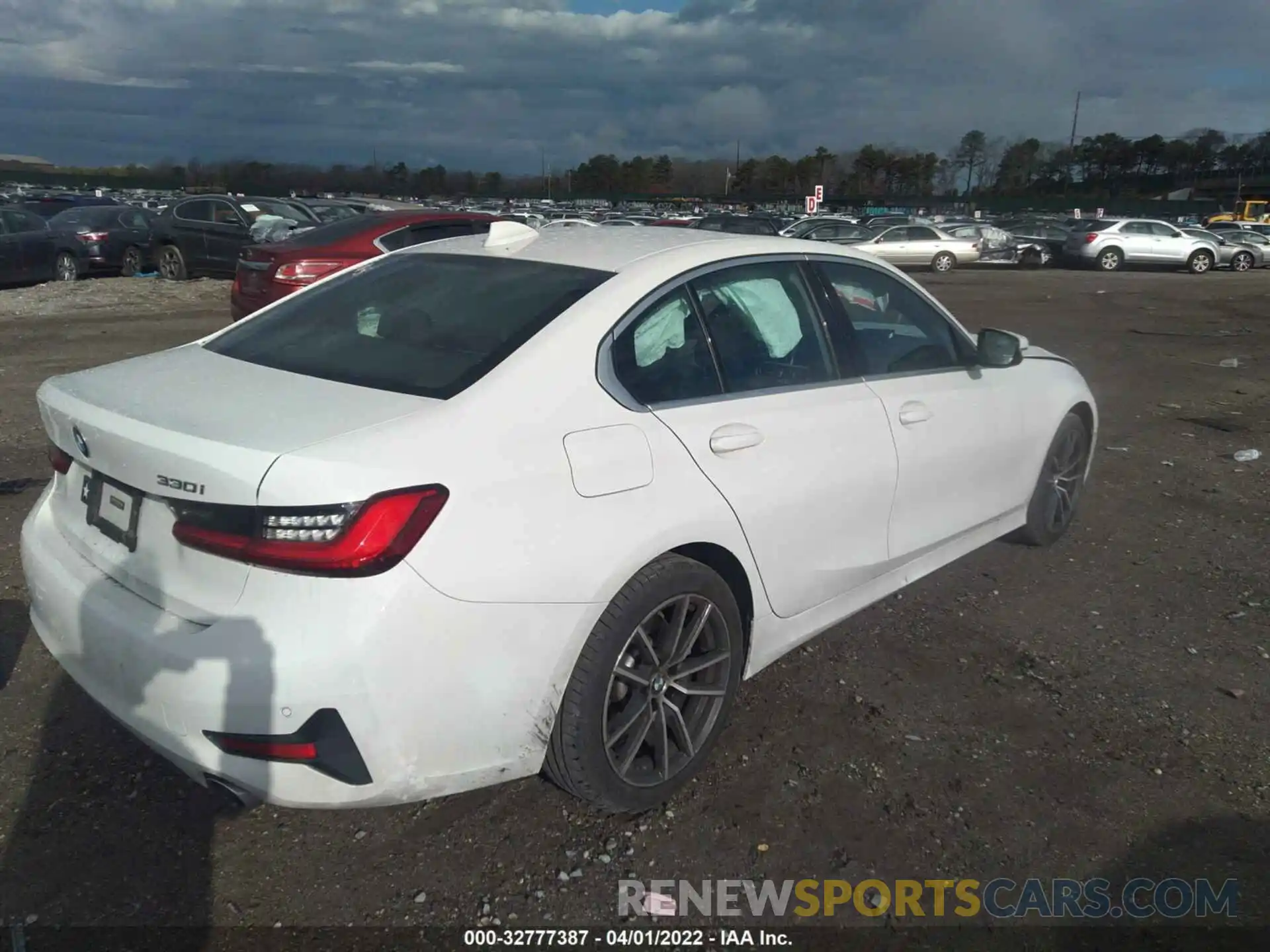 4 Photograph of a damaged car 3MW5R7J04L8B39722 BMW 3 SERIES 2020