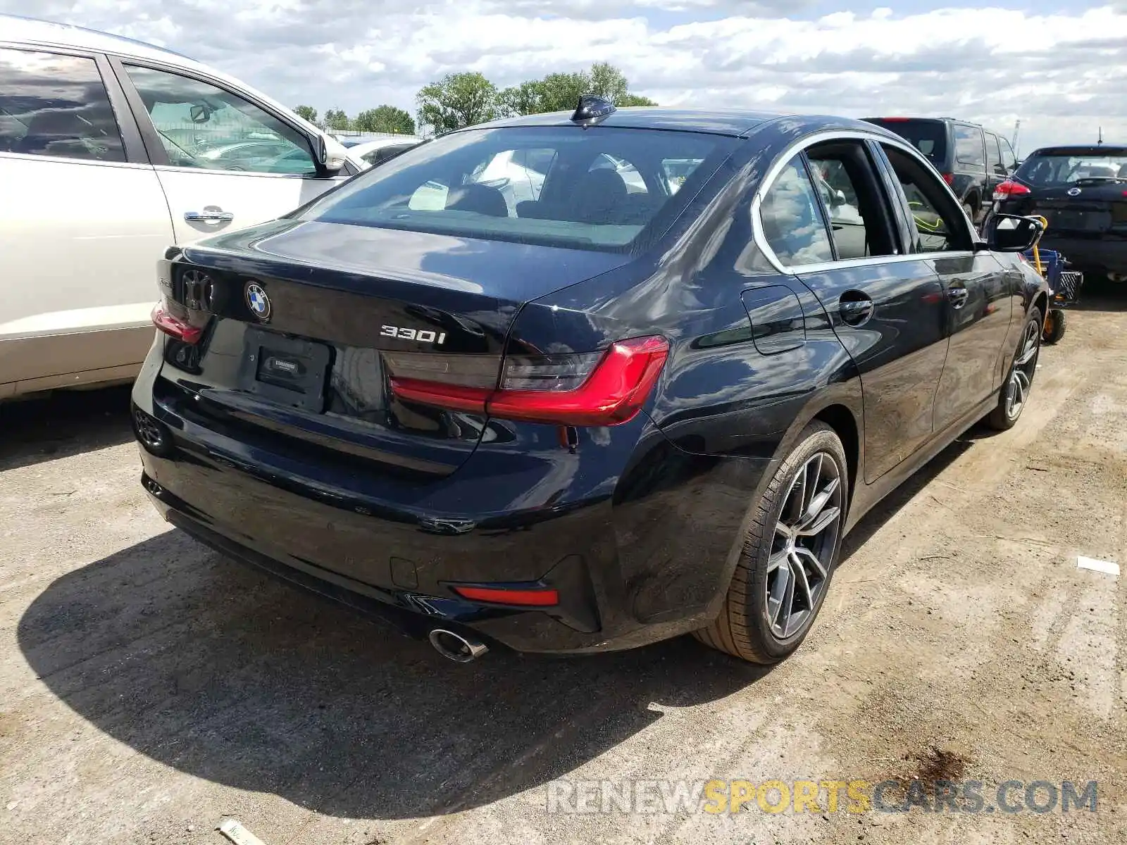 4 Photograph of a damaged car 3MW5R7J05L8B08897 BMW 3 SERIES 2020